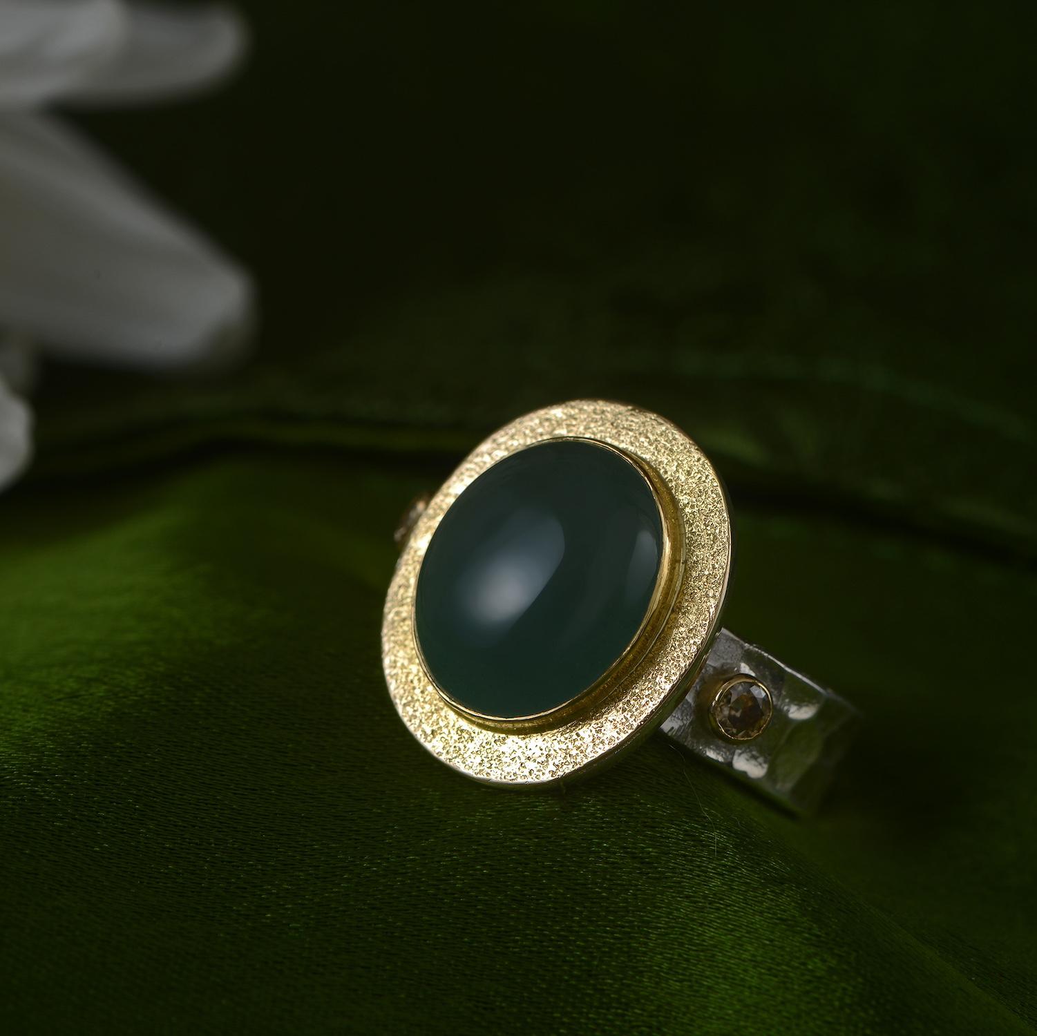 Taille cabochon Emma Chapman Aigue-marine Cabochon Diamant Or Jaune A Silver en vente