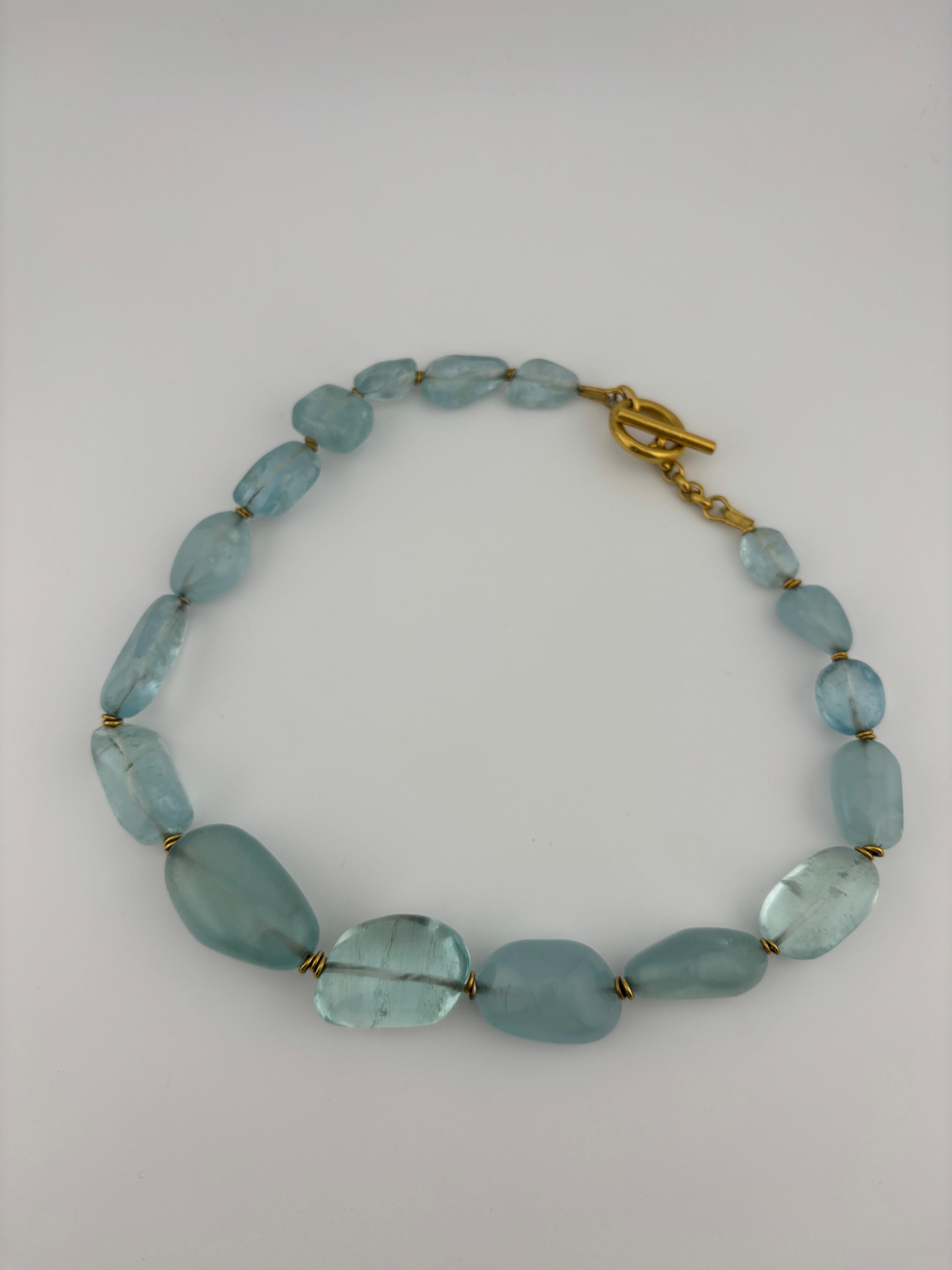 Collana con acquamarina cabochon e chiusura in oro 22k in vendita 5