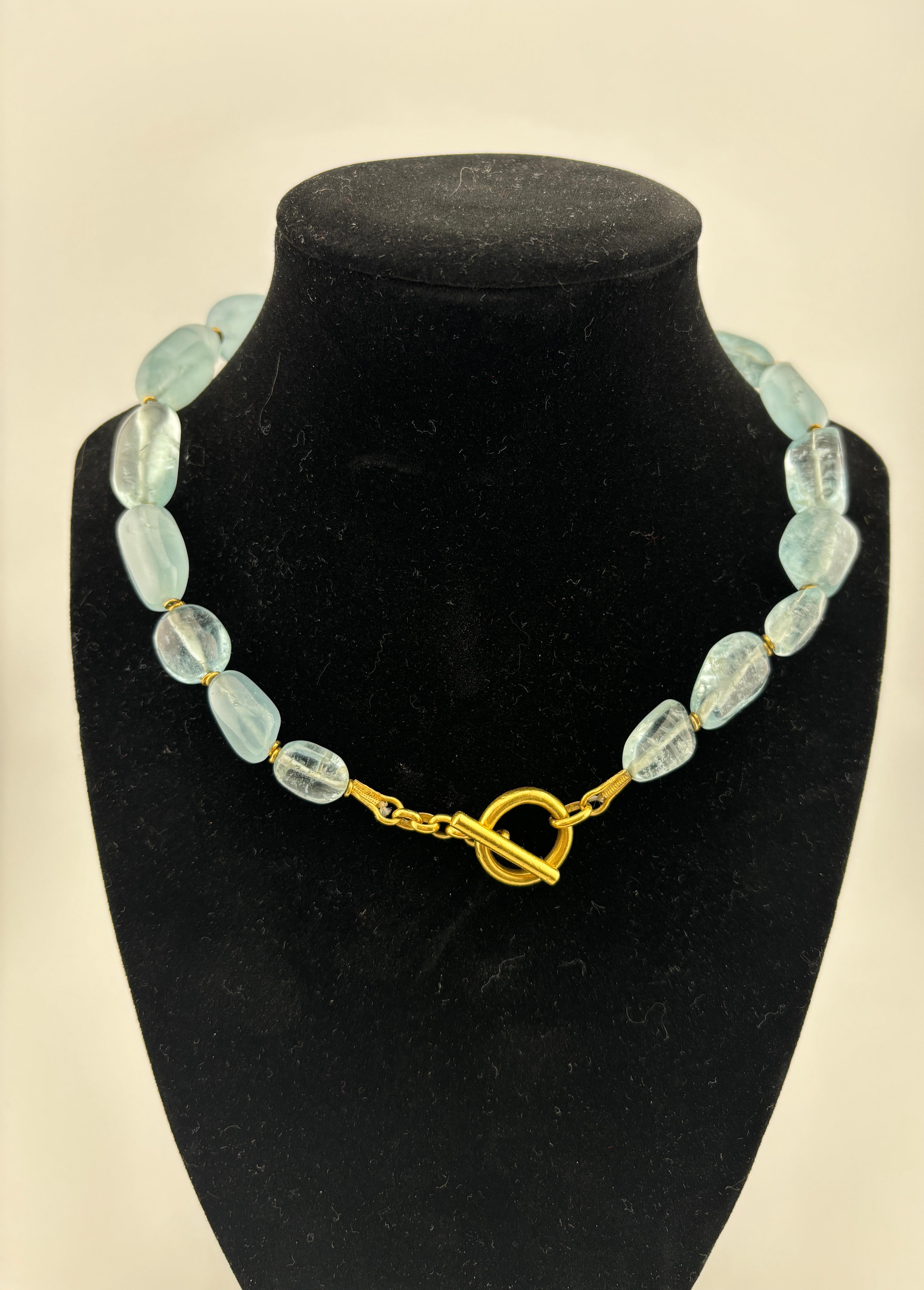 Collana con acquamarina cabochon e chiusura in oro 22k in vendita 7