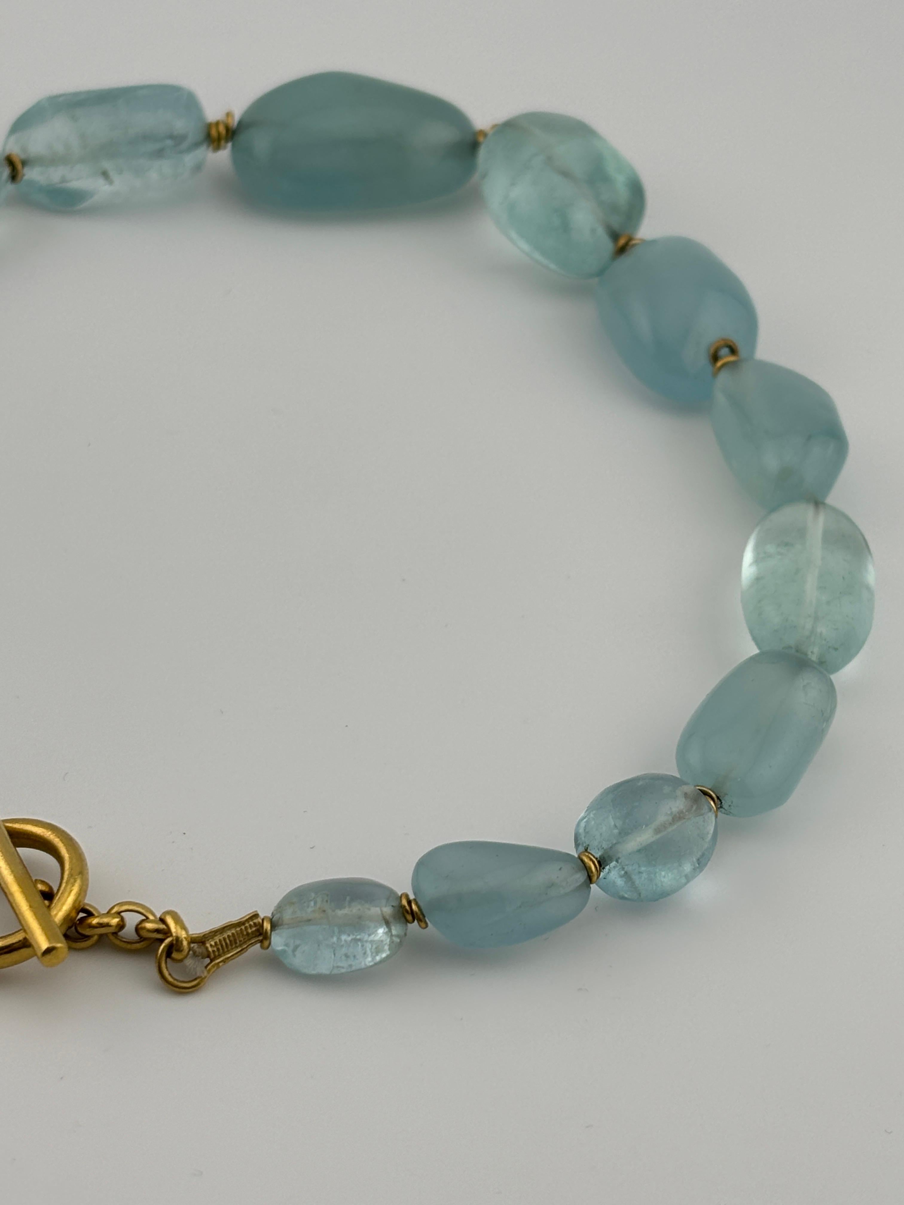 da uomo o donna Collana con acquamarina cabochon e chiusura in oro 22k in vendita