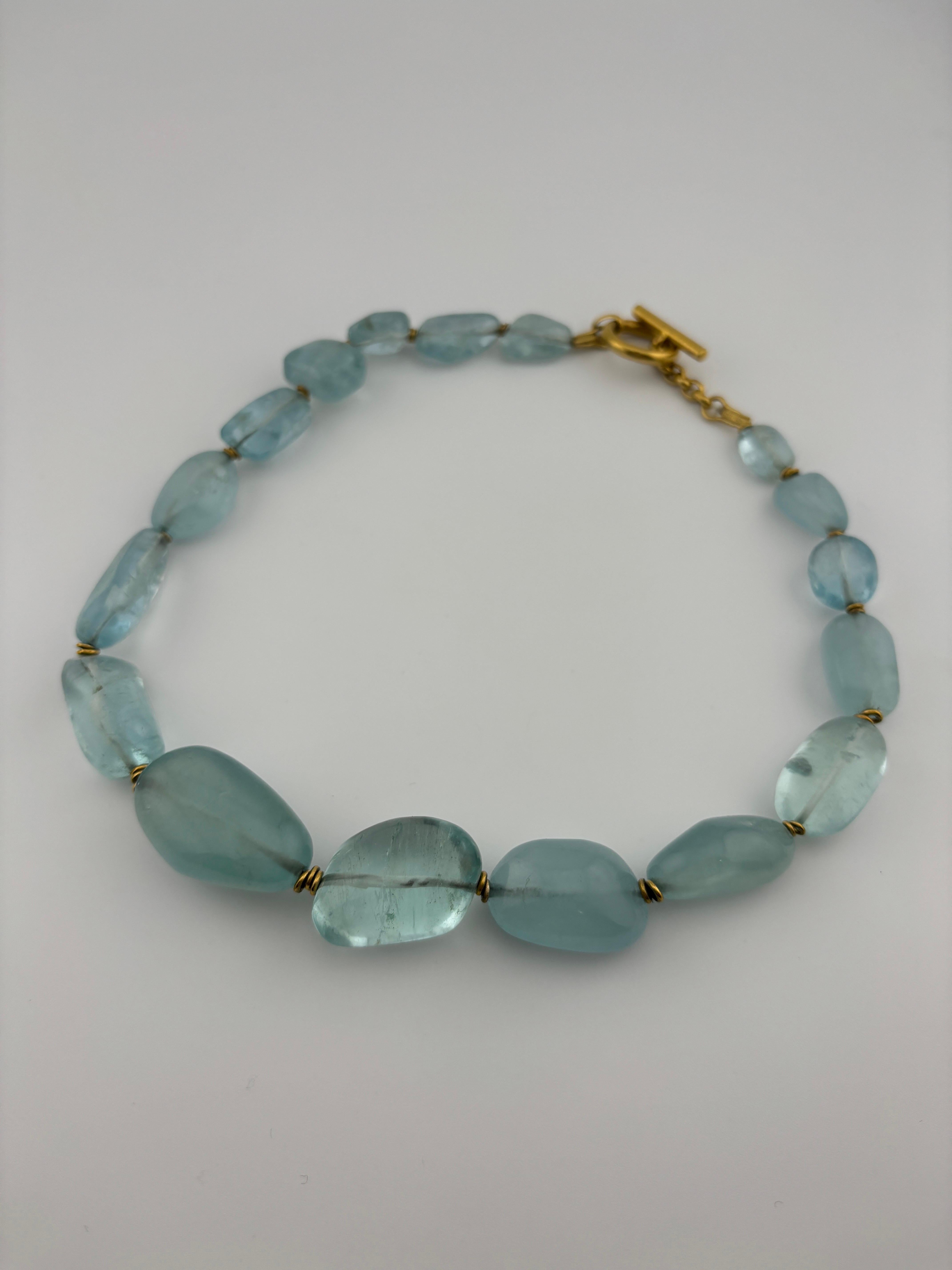 Collana con acquamarina cabochon e chiusura in oro 22k in vendita 3