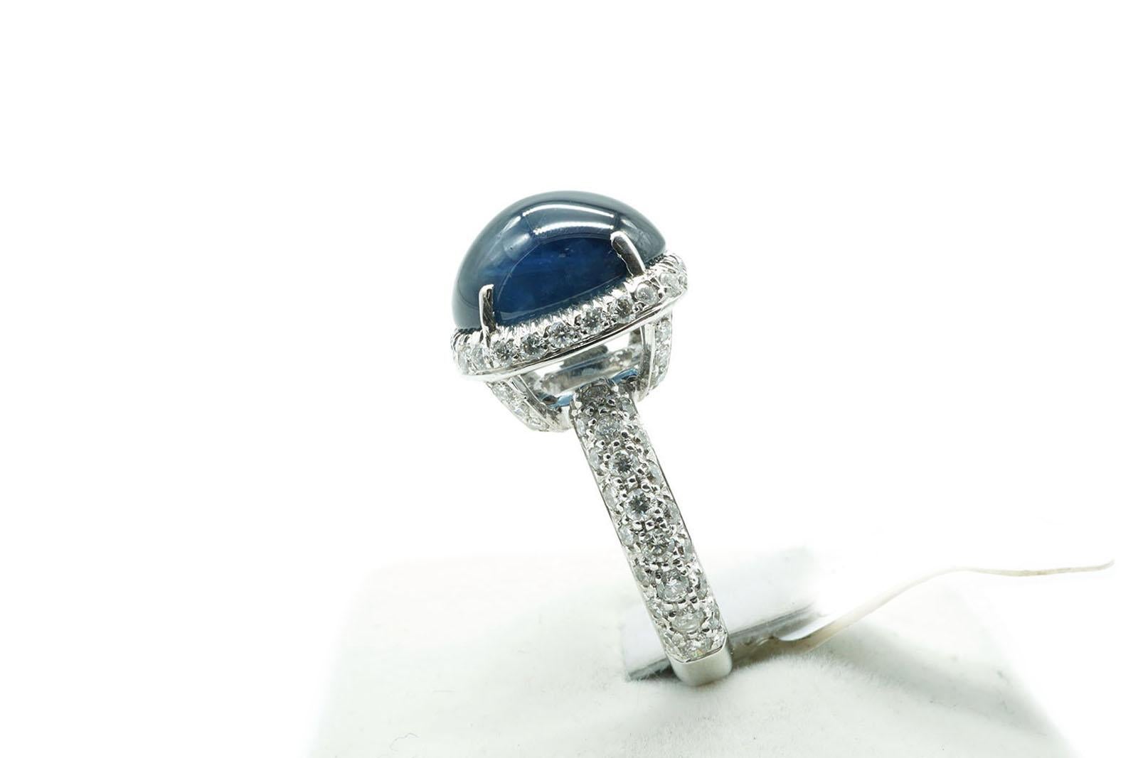 Cabochon Blu Sapphire Ct 10.74 and Diamonds White Gold Dome Ring In New Condition For Sale In Cattolica, IT