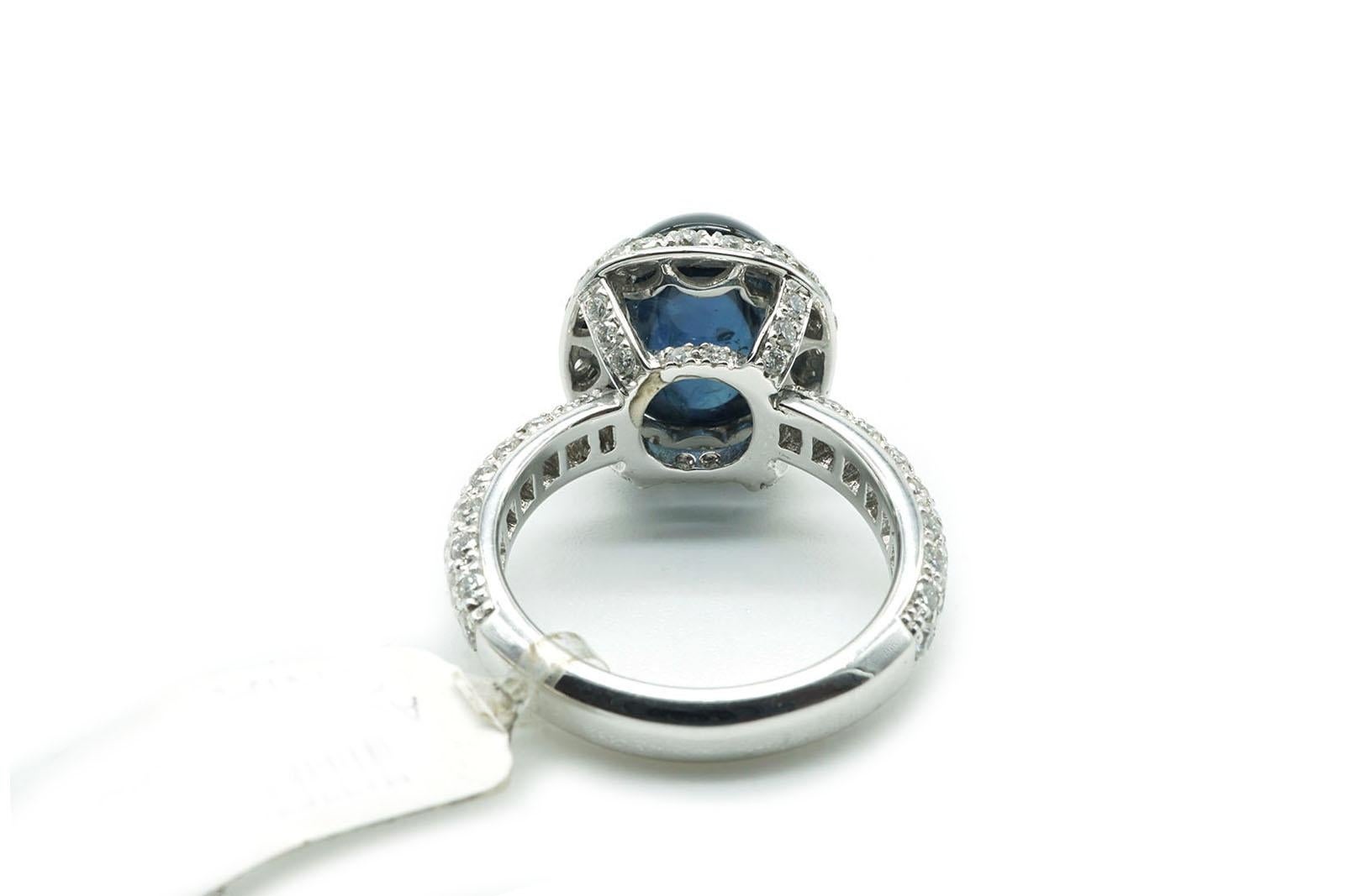 Cabochon Blu Sapphire Ct 10.74 and Diamonds White Gold Dome Ring For Sale 2