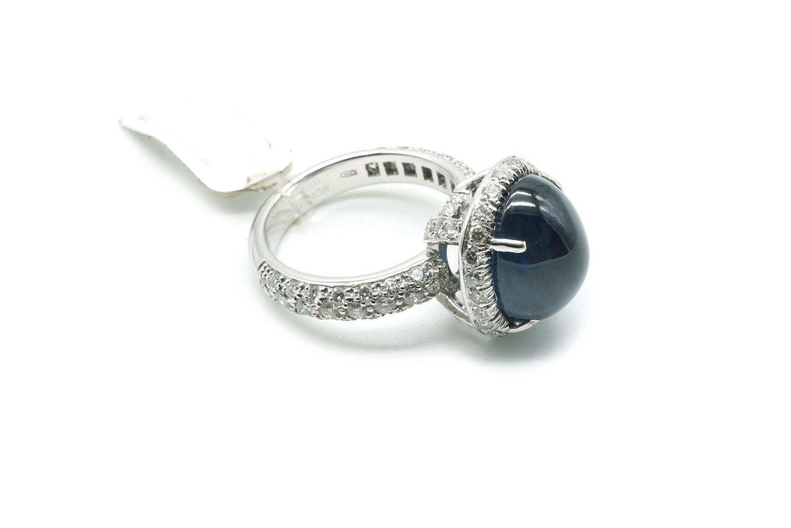 Cabochon Blu Sapphire Ct 10.74 and Diamonds White Gold Dome Ring For Sale 4