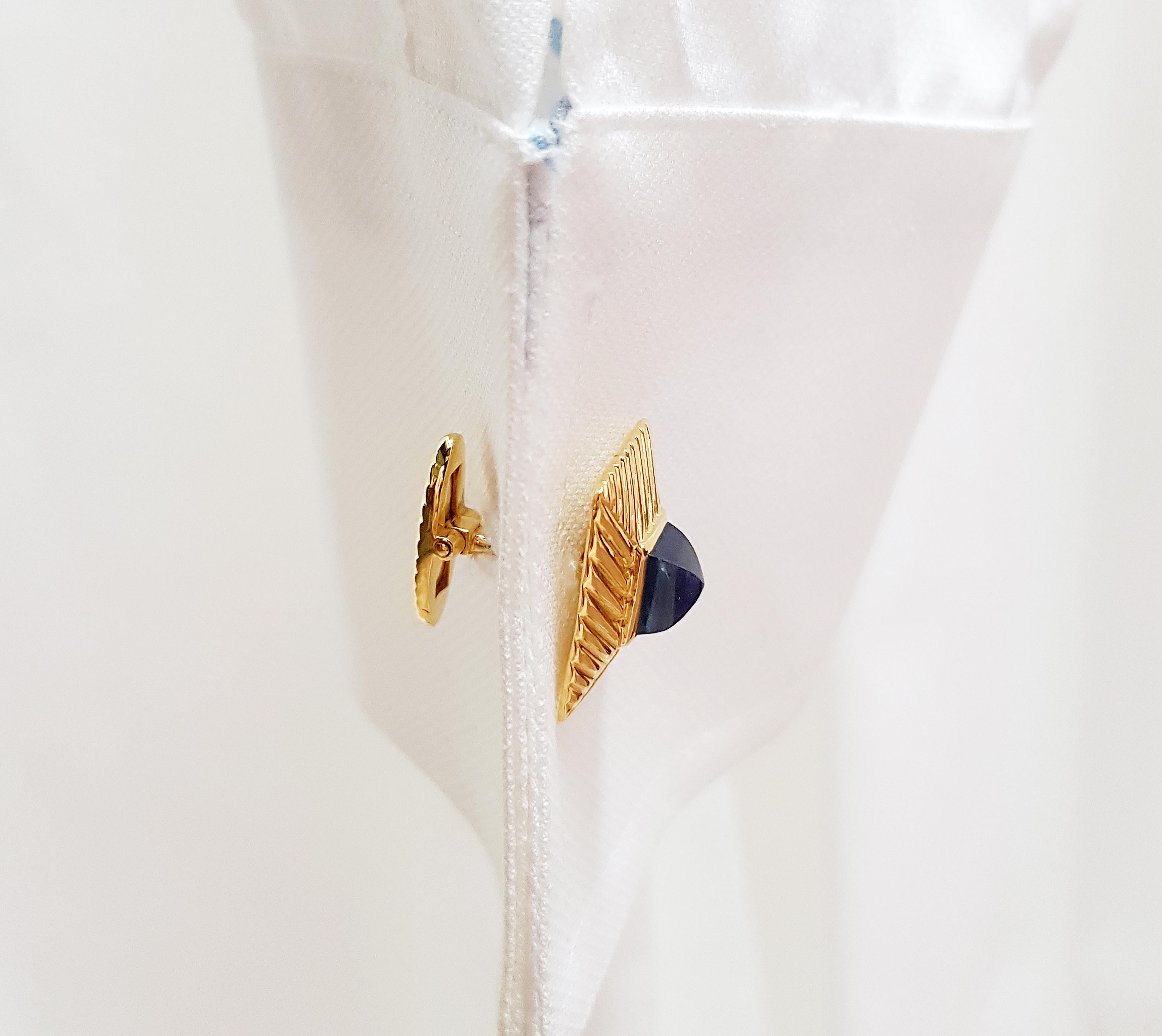 Cabochon Blue Sapphire Cufflinks Set in 18 Karat Gold Settings For Sale 3