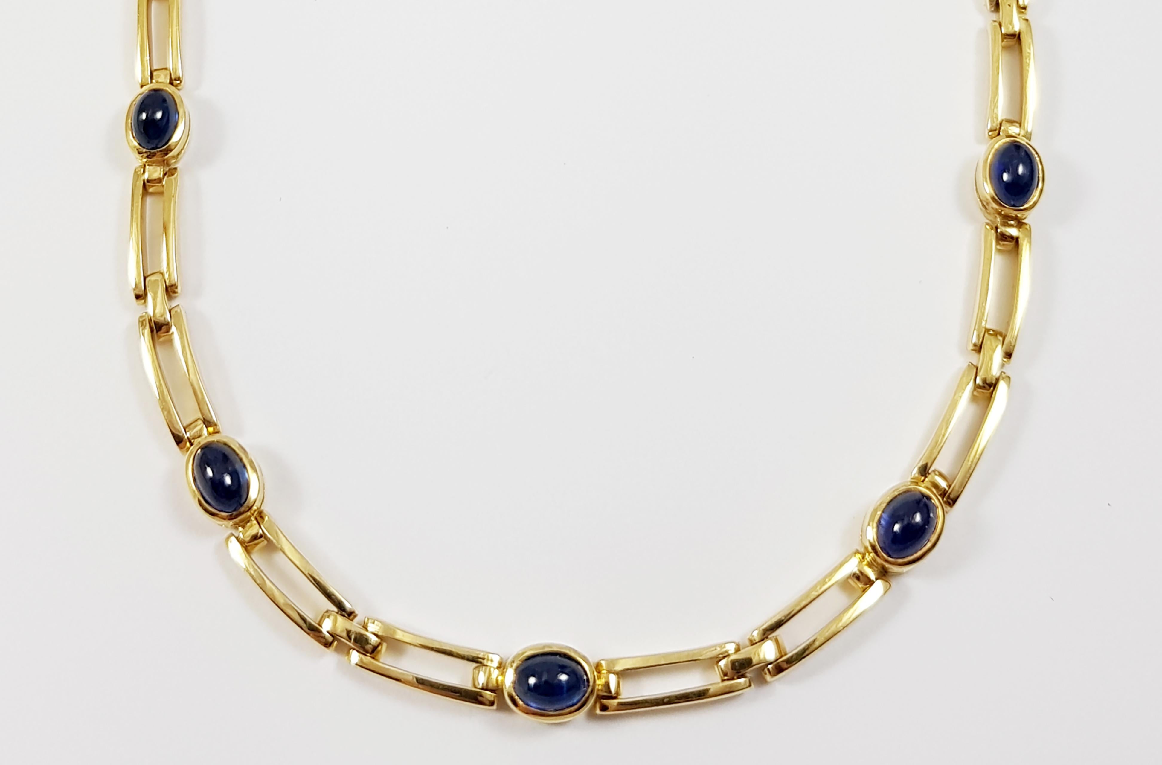 Contemporary Cabochon Blue Sapphire Necklace Set in 18 Karat Gold Settings For Sale
