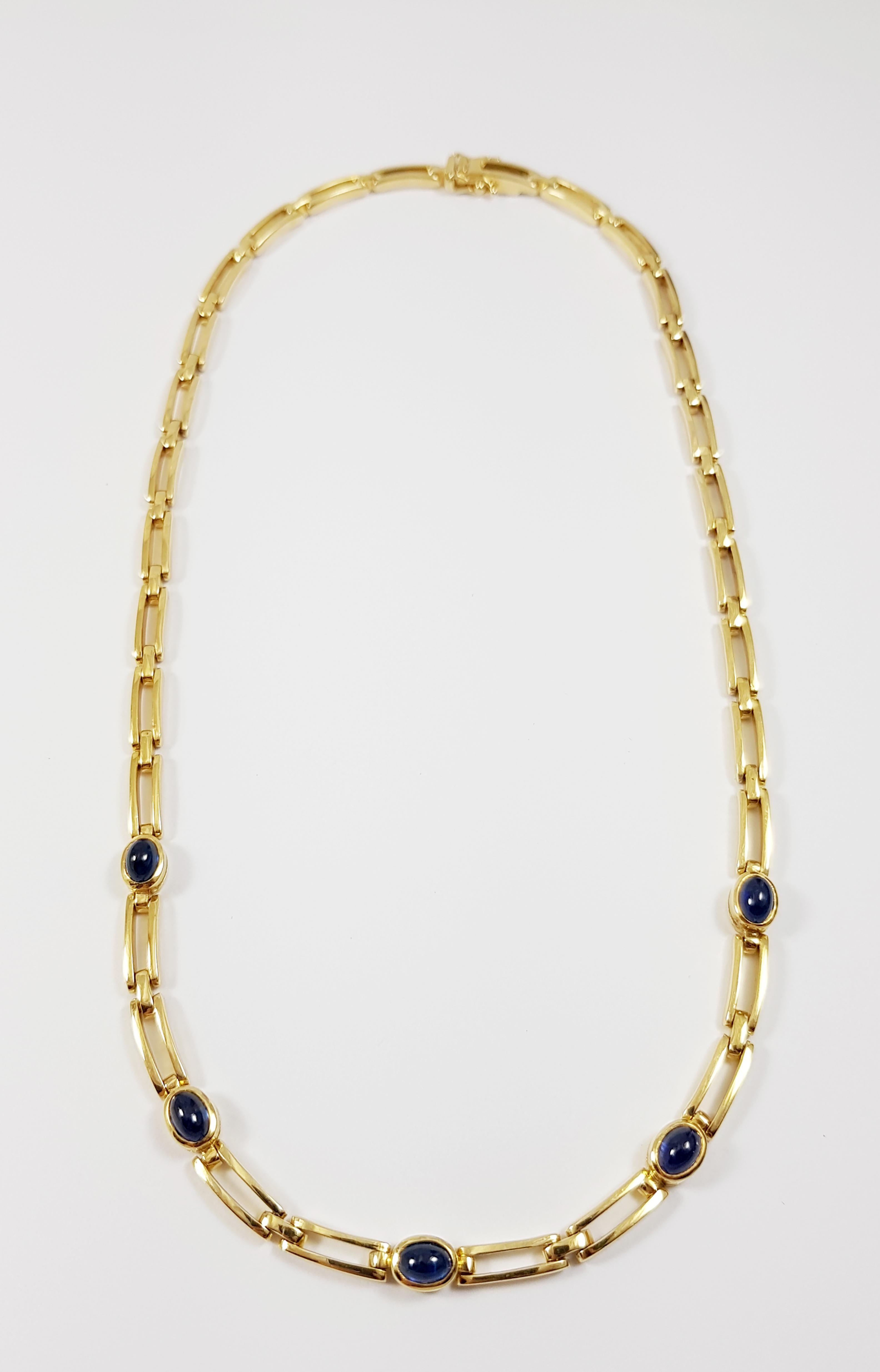 Cabochon Blue Sapphire Necklace Set in 18 Karat Gold Settings In New Condition For Sale In Bangkok, TH