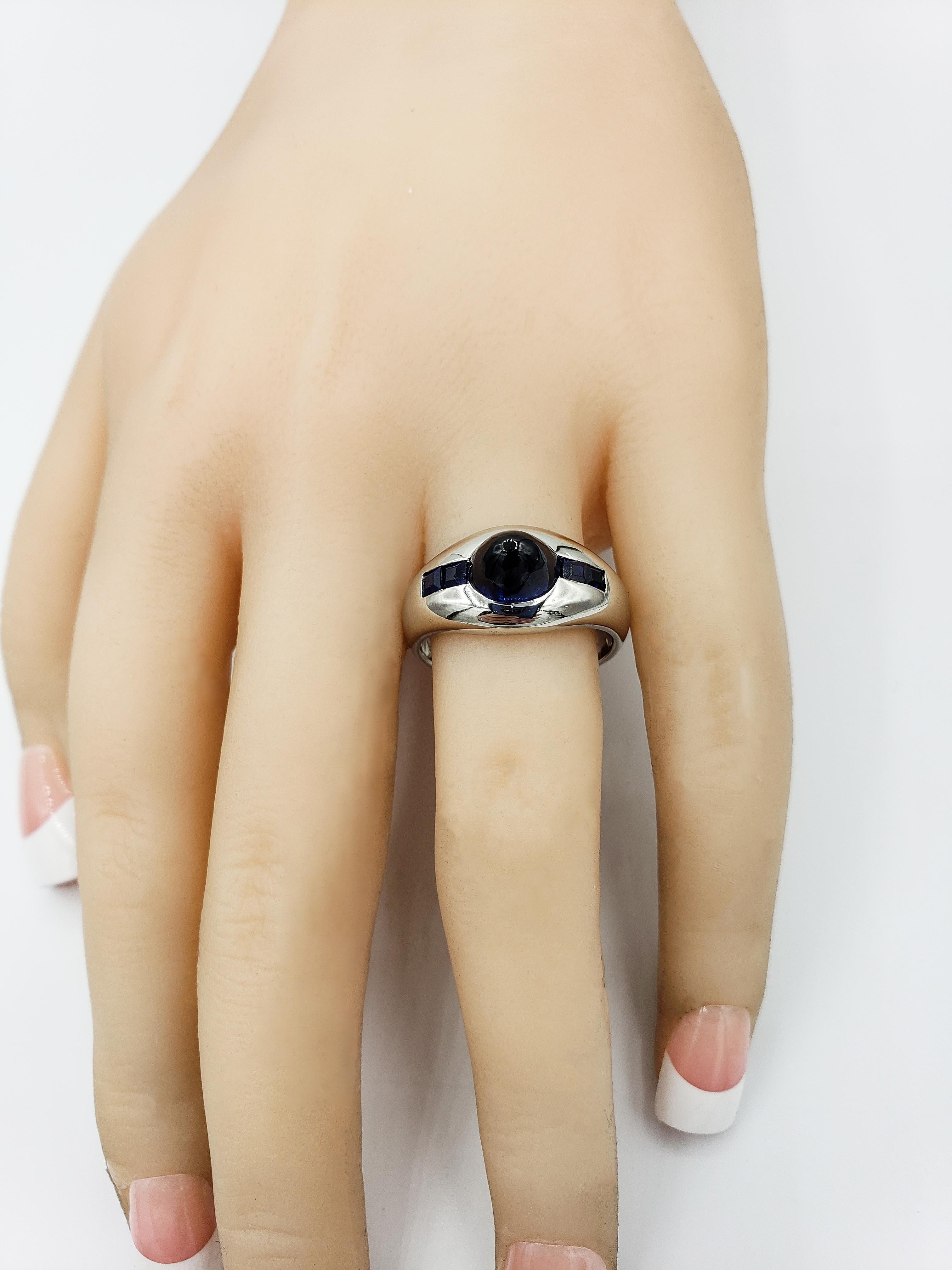 Cabochon Blue Sapphire Platinum Ring In Good Condition For Sale In New York, NY