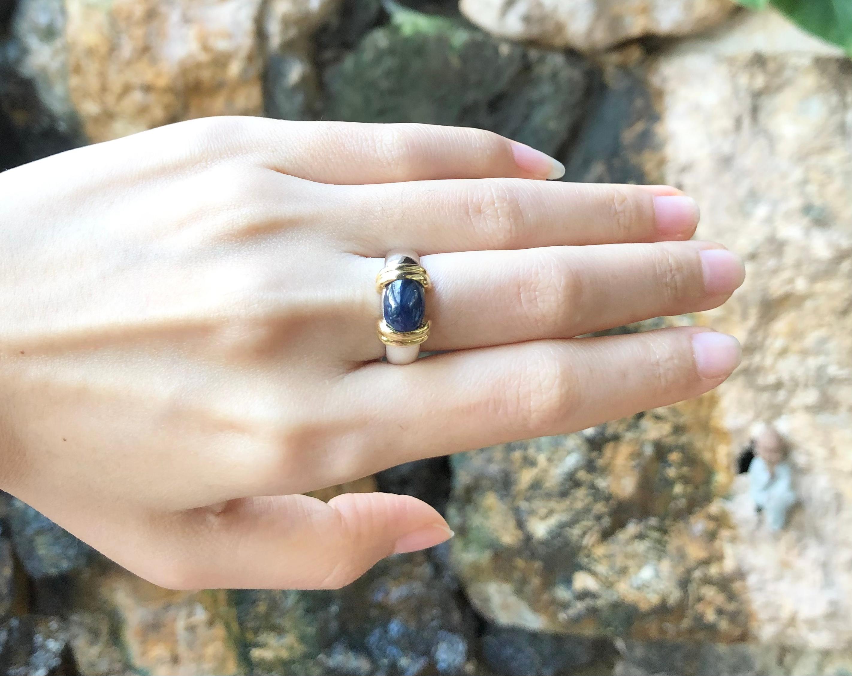 Contemporary Cabochon Blue Sapphire Ring Set in 18 Karat White Gold Settings For Sale