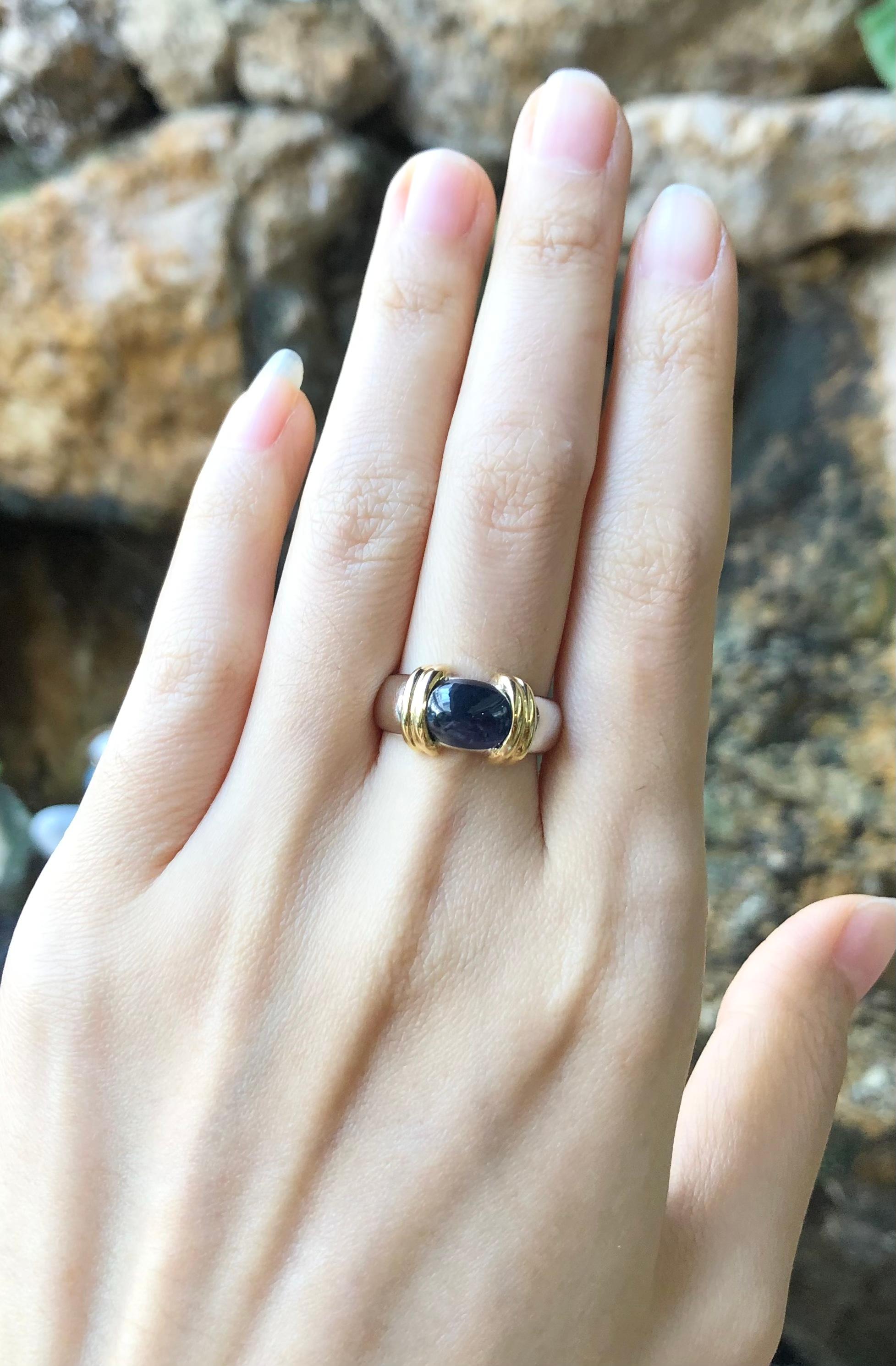 Cabochon Blue Sapphire Ring Set in 18 Karat White Gold Settings In New Condition For Sale In Bangkok, TH