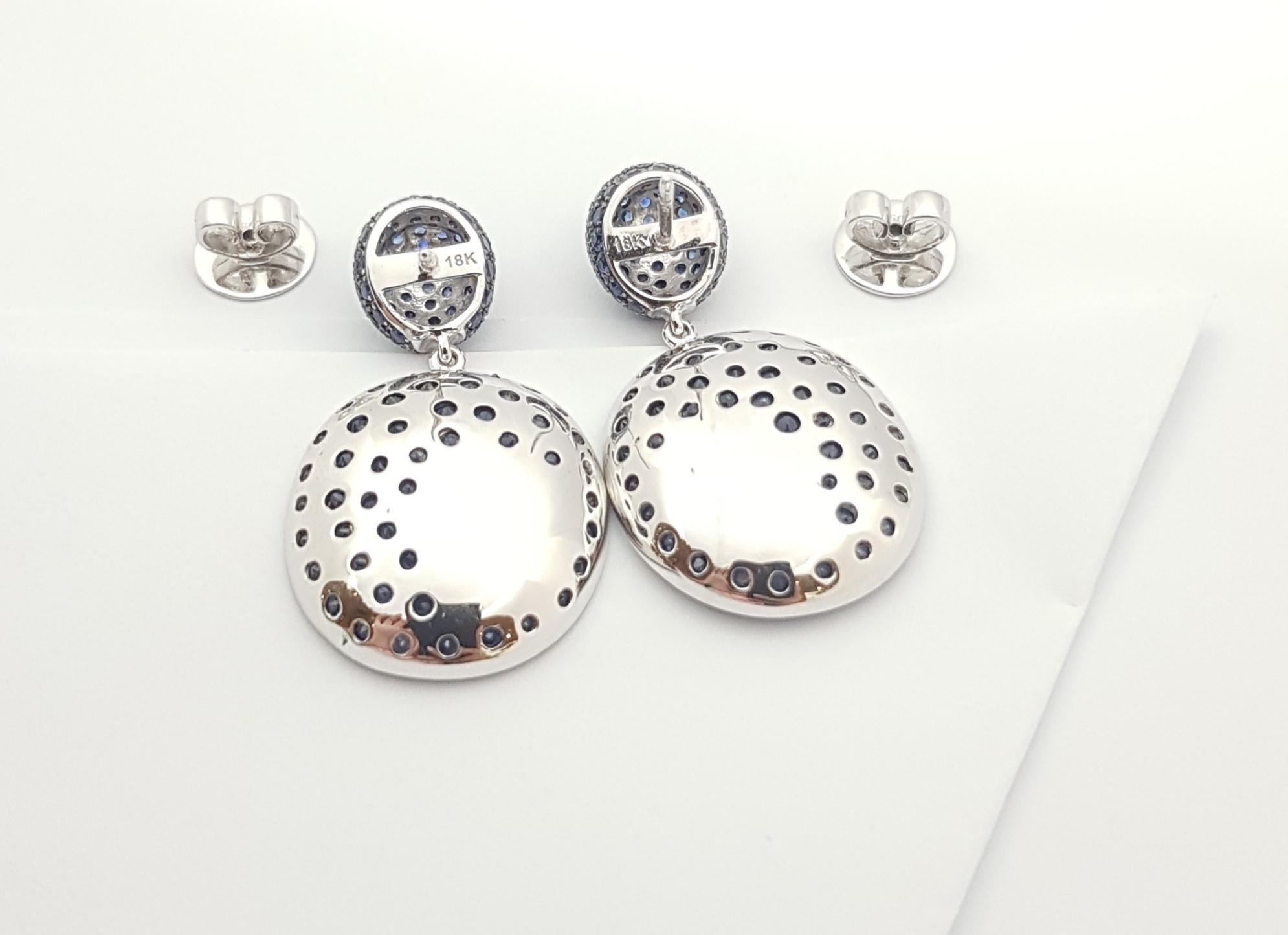 Orecchini con zaffiro blu cabochon e zaffiro blu in oro bianco 18 carati In condizioni Nuovo in vendita a Bangkok, TH