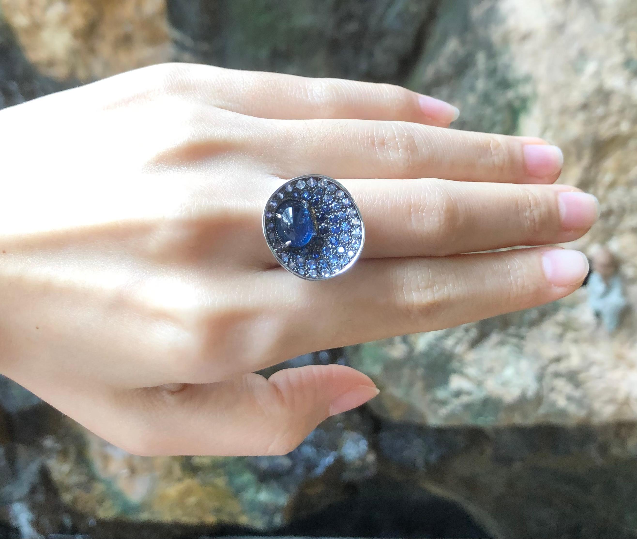 Cabochon Blue Sapphire with Blue Sapphire Rings Set in 18 Karat White Gold For Sale 2