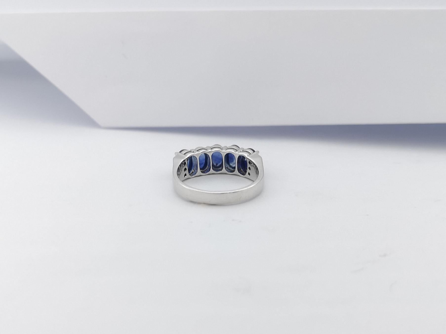 Cabochon Blue Sapphire with Cubic Zirconia Ring set in Silver Settings For Sale 5