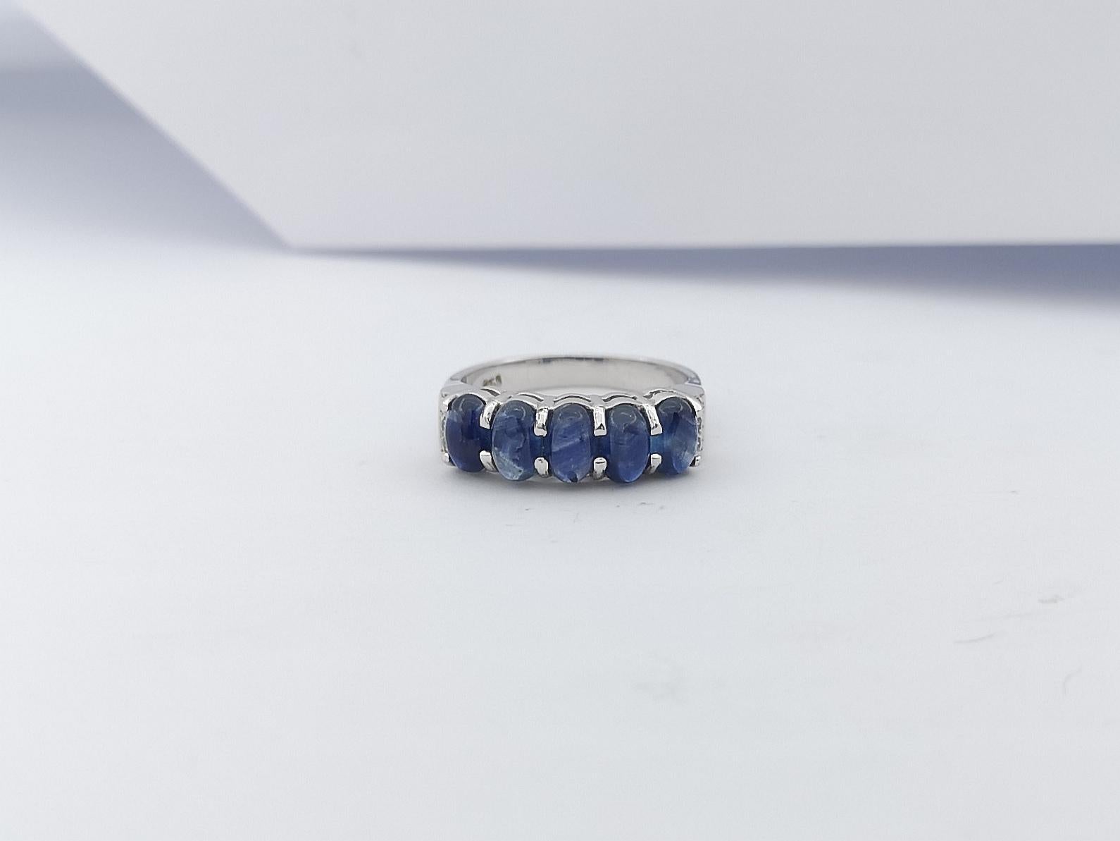 Cabochon Blue Sapphire with Cubic Zirconia Ring set in Silver Settings For Sale 3