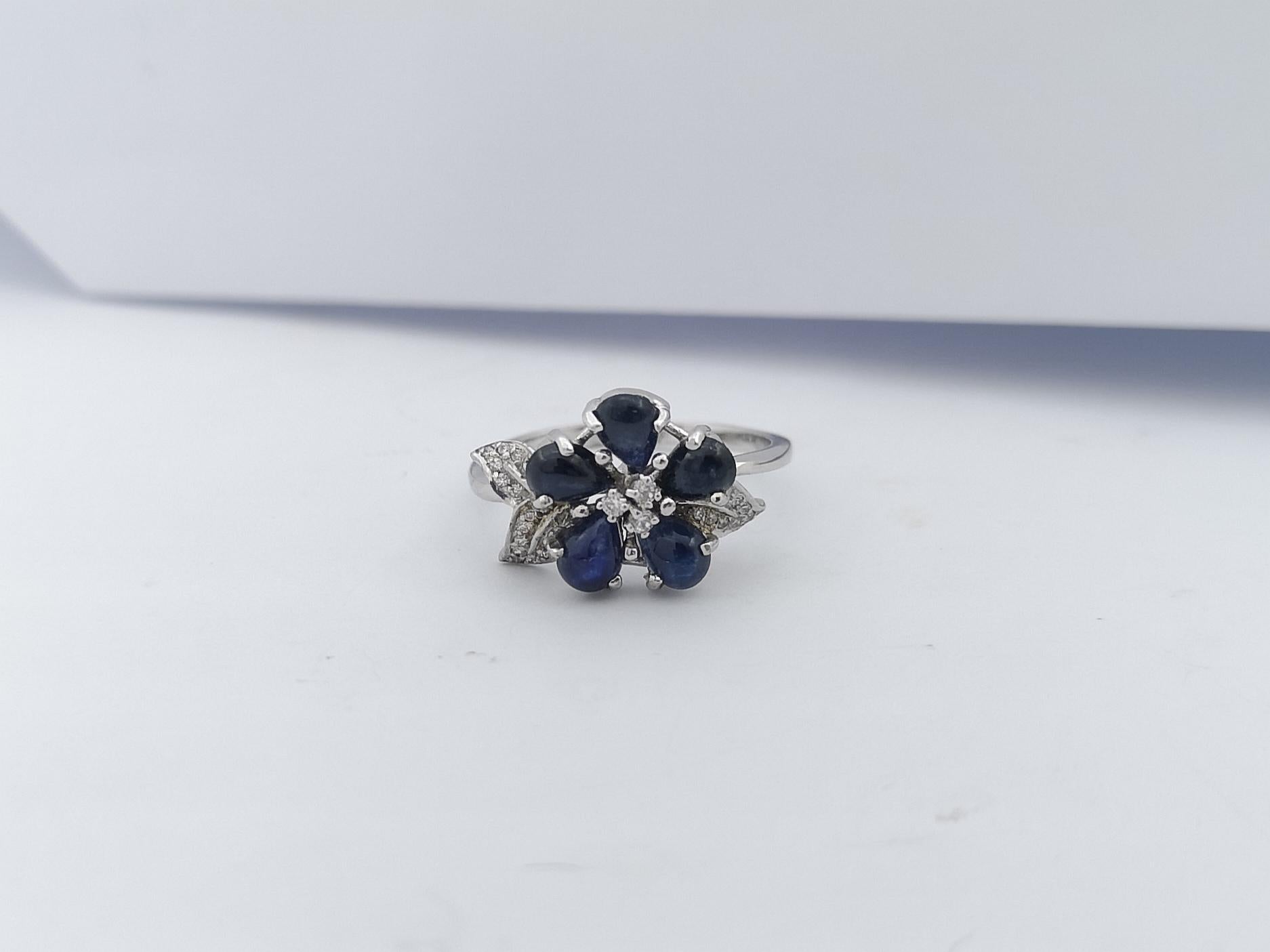 Cabochon Blue Sapphire with Cubic Zirconia Ring set in Silver Settings For Sale 3