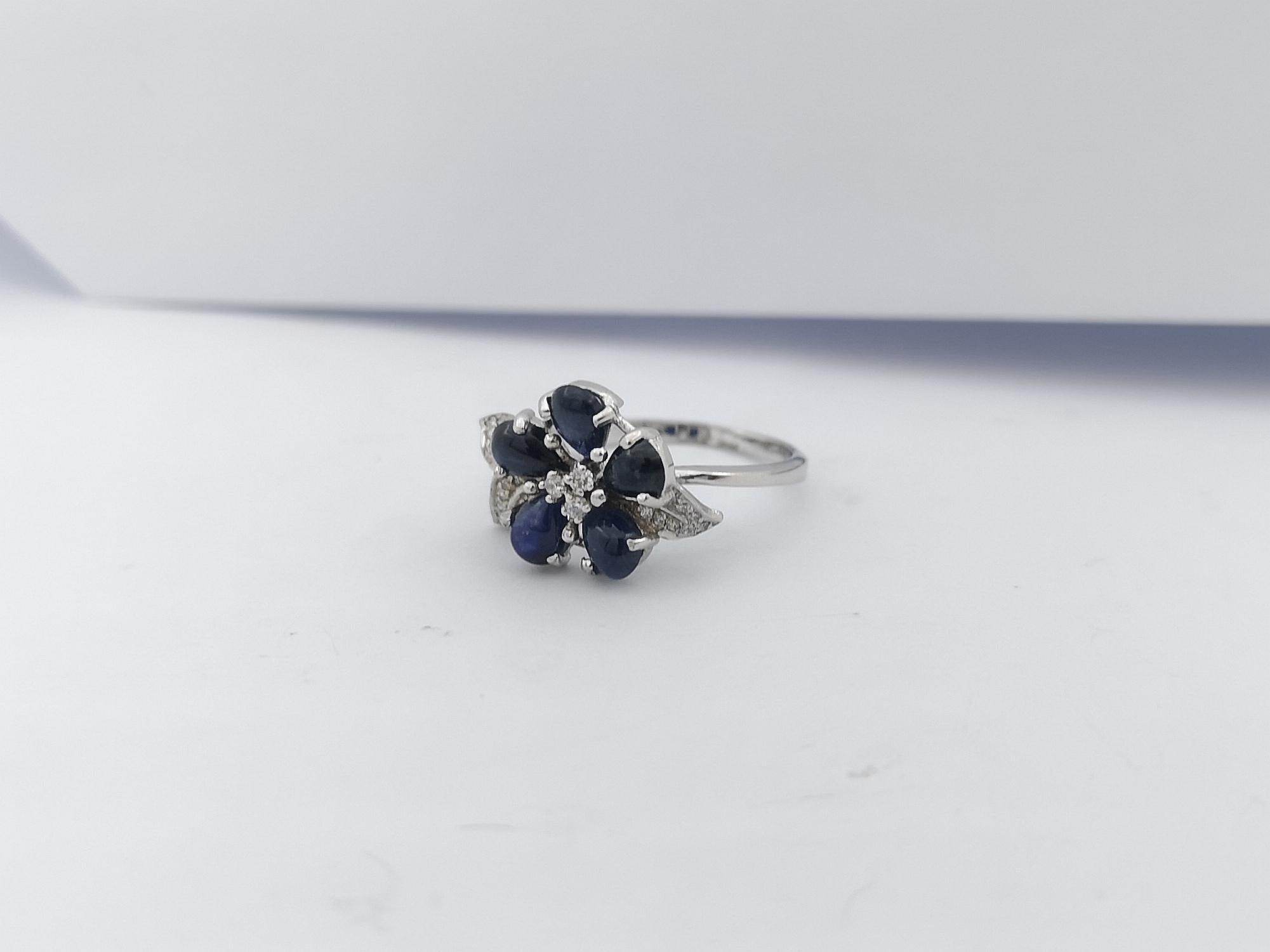 Cabochon Blue Sapphire with Cubic Zirconia Ring set in Silver Settings For Sale 4