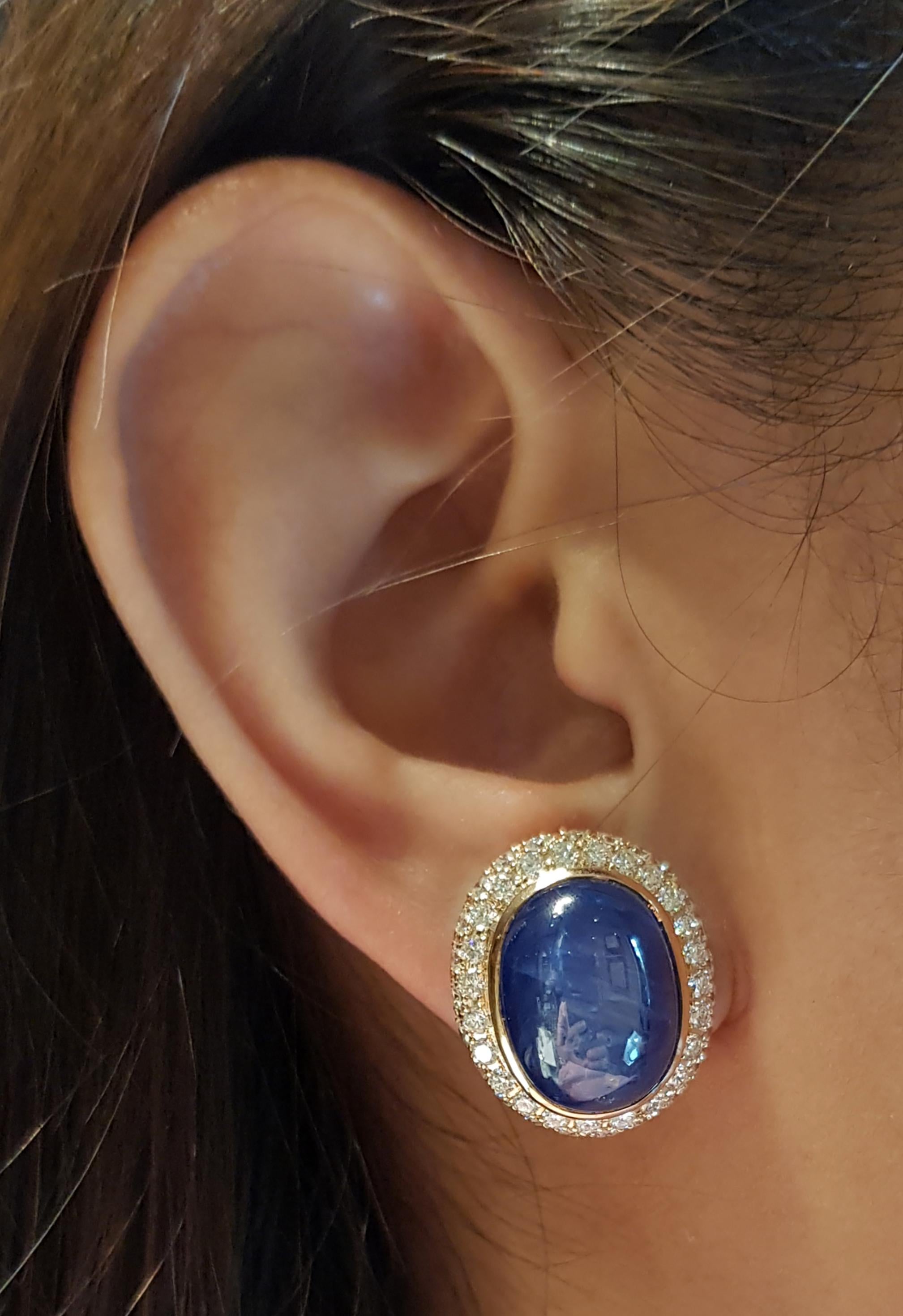 Cabochon Blauer Saphir 30,12 Karat mit Diamant2,42 Karat Ohrringe in 18 Karat Goldfassung

Breite:  1.6 cm 
Länge: 1,9 cm
Gesamtgewicht: 16,11 Gramm

