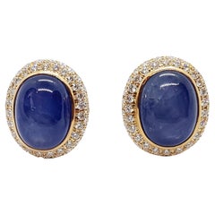 Ohrringe mit blauem Saphir im Cabochon-Schliff und Diamant in 18 Karat Goldfassung