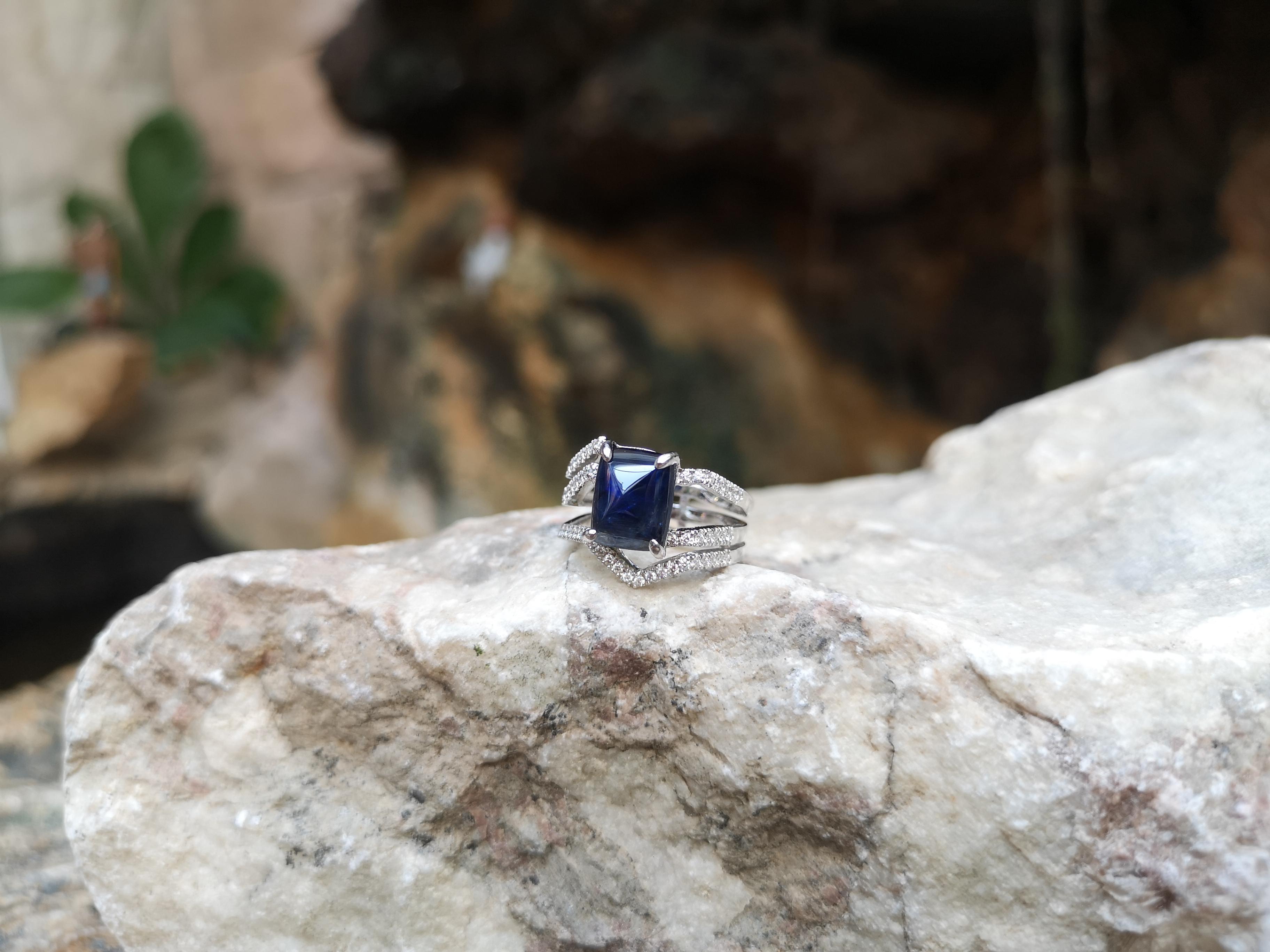 Unheated Blue Sapphire and Diamond Kavant & Sharart Ring in 18K White Gold  In New Condition For Sale In Bangkok, TH