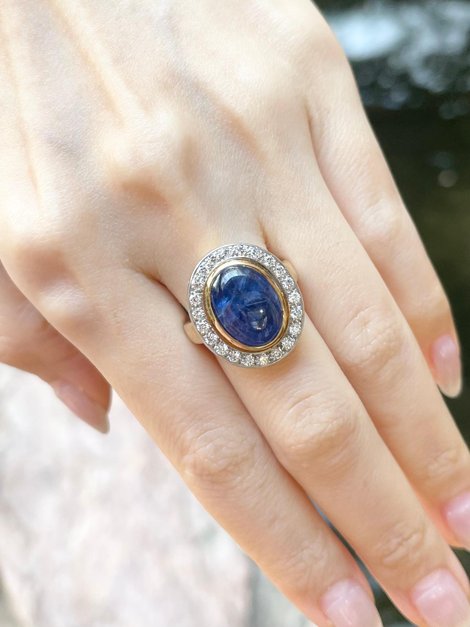 Cabochon Blue Sapphire with Diamond Ring set in 18K Gold Settings In New Condition For Sale In Bangkok, TH