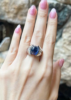 Cabochon Blue Sapphire with Diamond Ring set in 18K White Gold Settings
