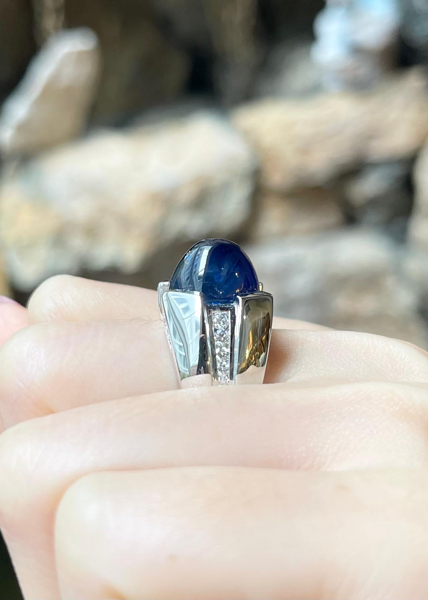 Cabochon Blauer Saphir mit Diamantring in 18K Weißgoldfassung im Angebot 2