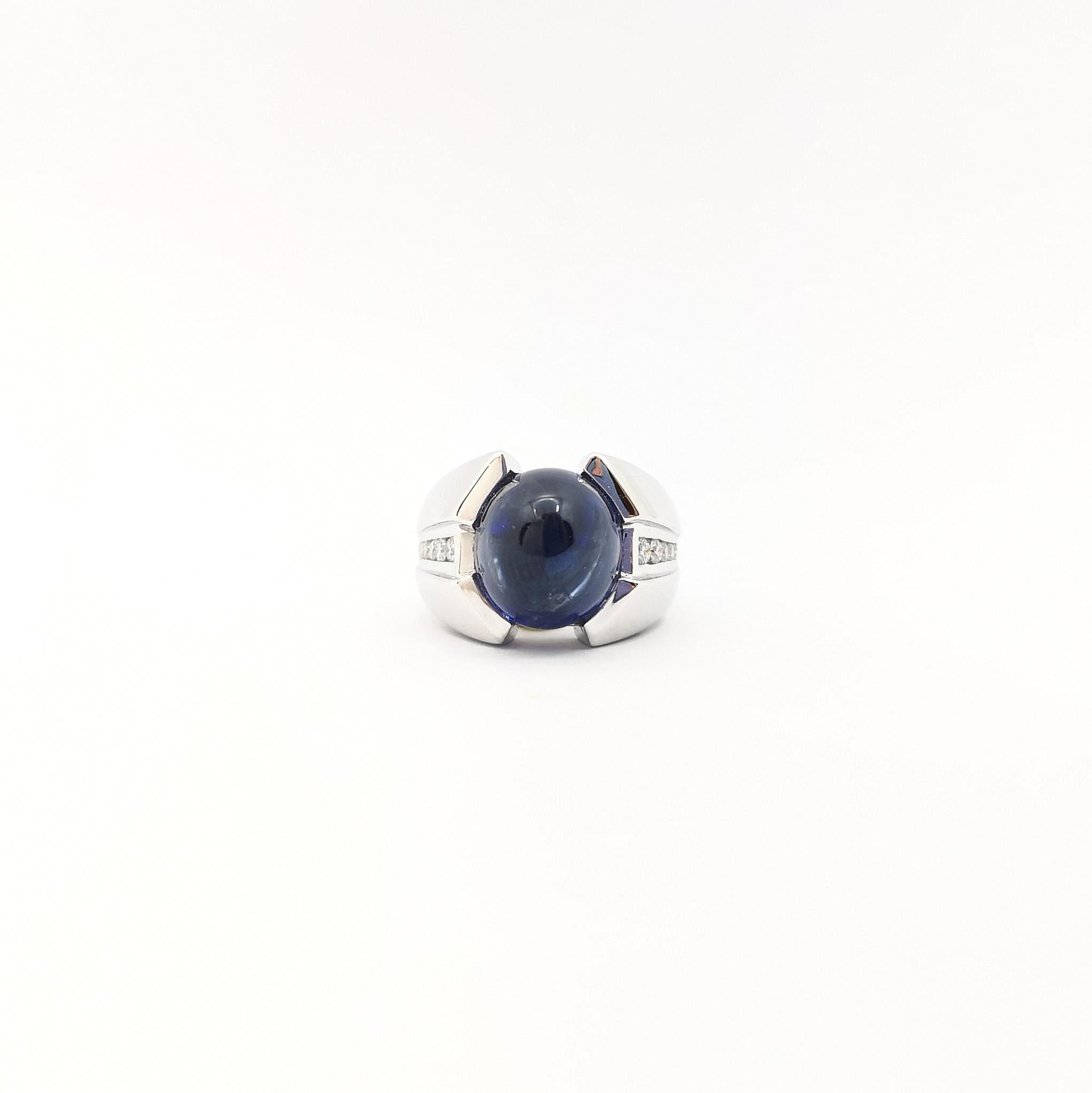 Cabochon Blauer Saphir mit Diamantring in 18K Weißgoldfassung im Angebot 3