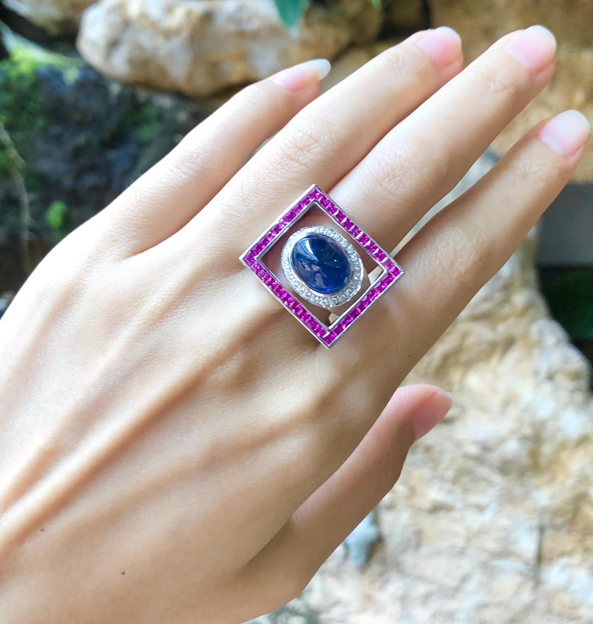 Cabochon Blue Sapphire with Ruby and Diamond Ring Set in 18 Karat White Gold In New Condition For Sale In Bangkok, TH