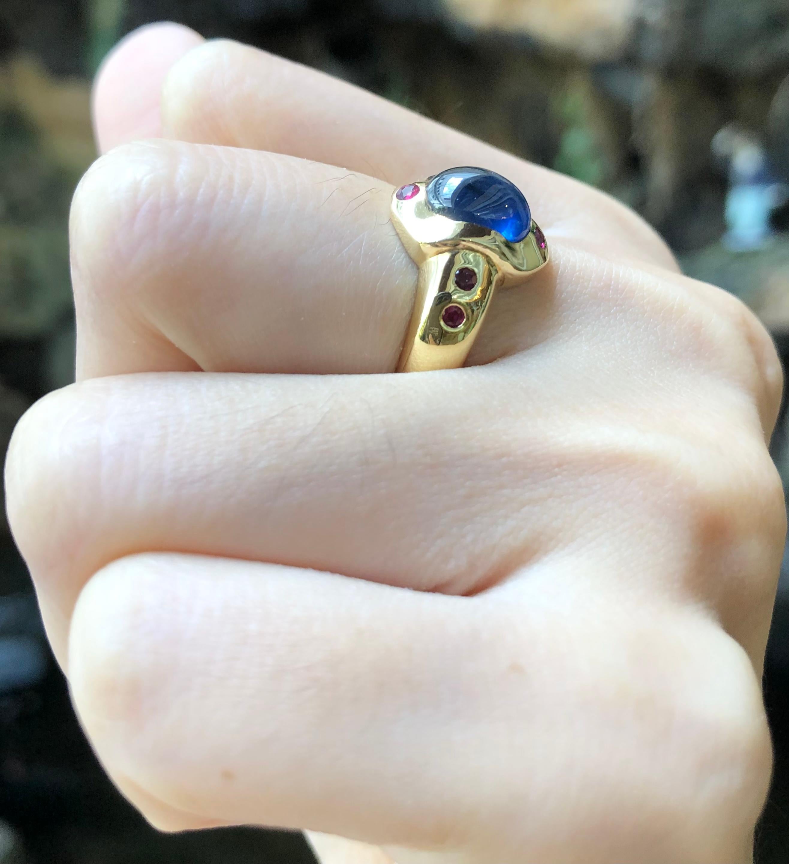 Women's or Men's Cabochon Blue Sapphire with Ruby Ring Set in 18 Karat Gold Settings