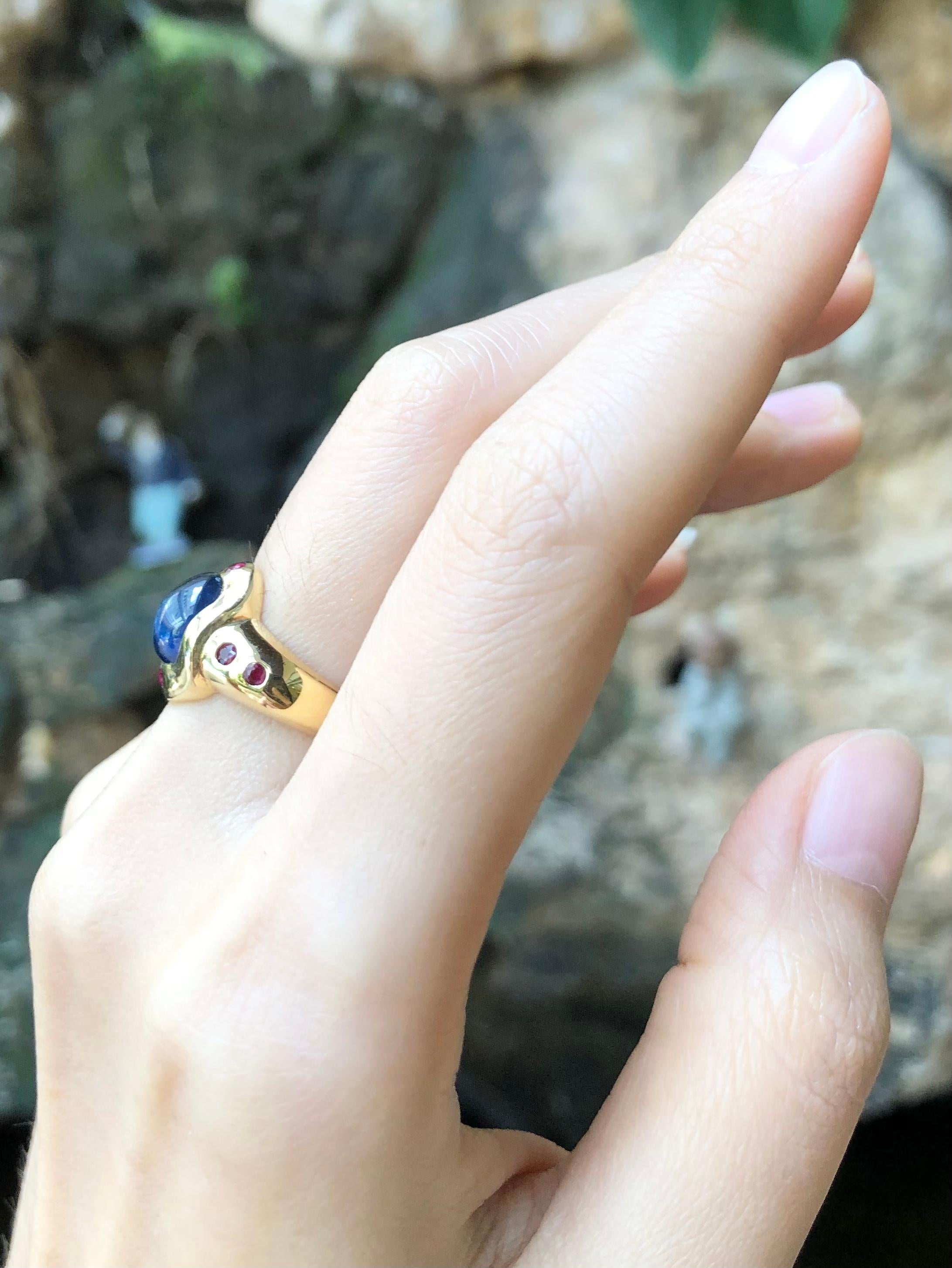 Cabochon Blue Sapphire with Ruby Ring Set in 18 Karat Gold Settings 3