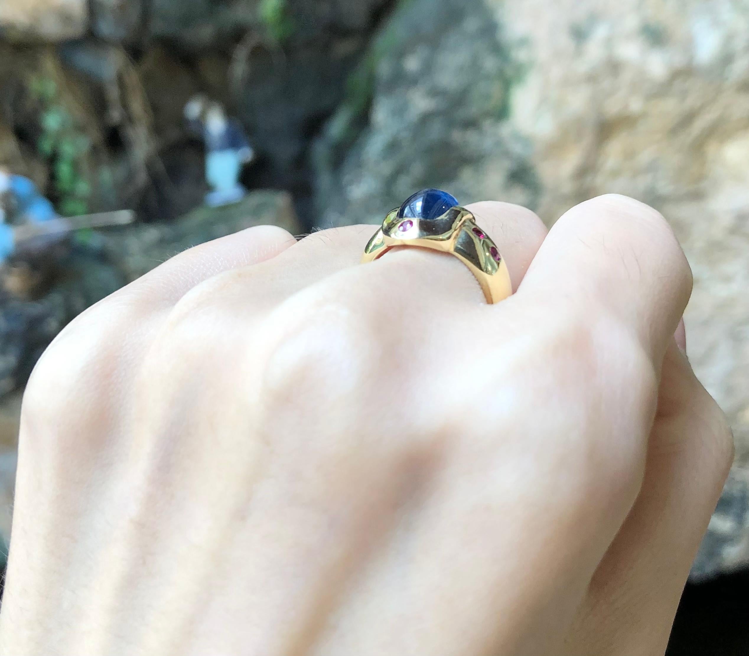 Cabochon Blue Sapphire with Ruby Ring Set in 18 Karat Gold Settings 4
