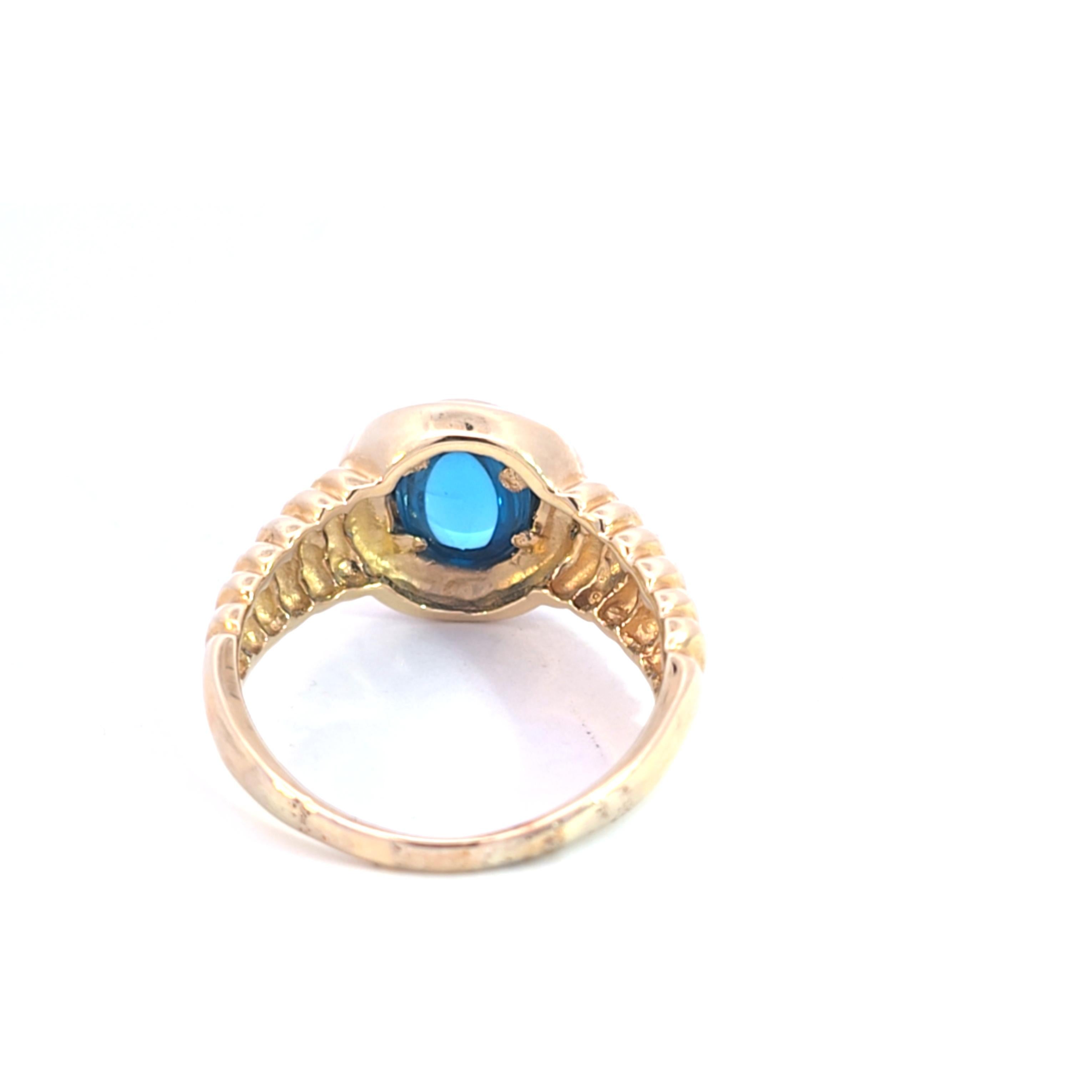 Anello con topazio blu cabochon in oro giallo 14 carati In condizioni buone in vendita a Dallas, TX