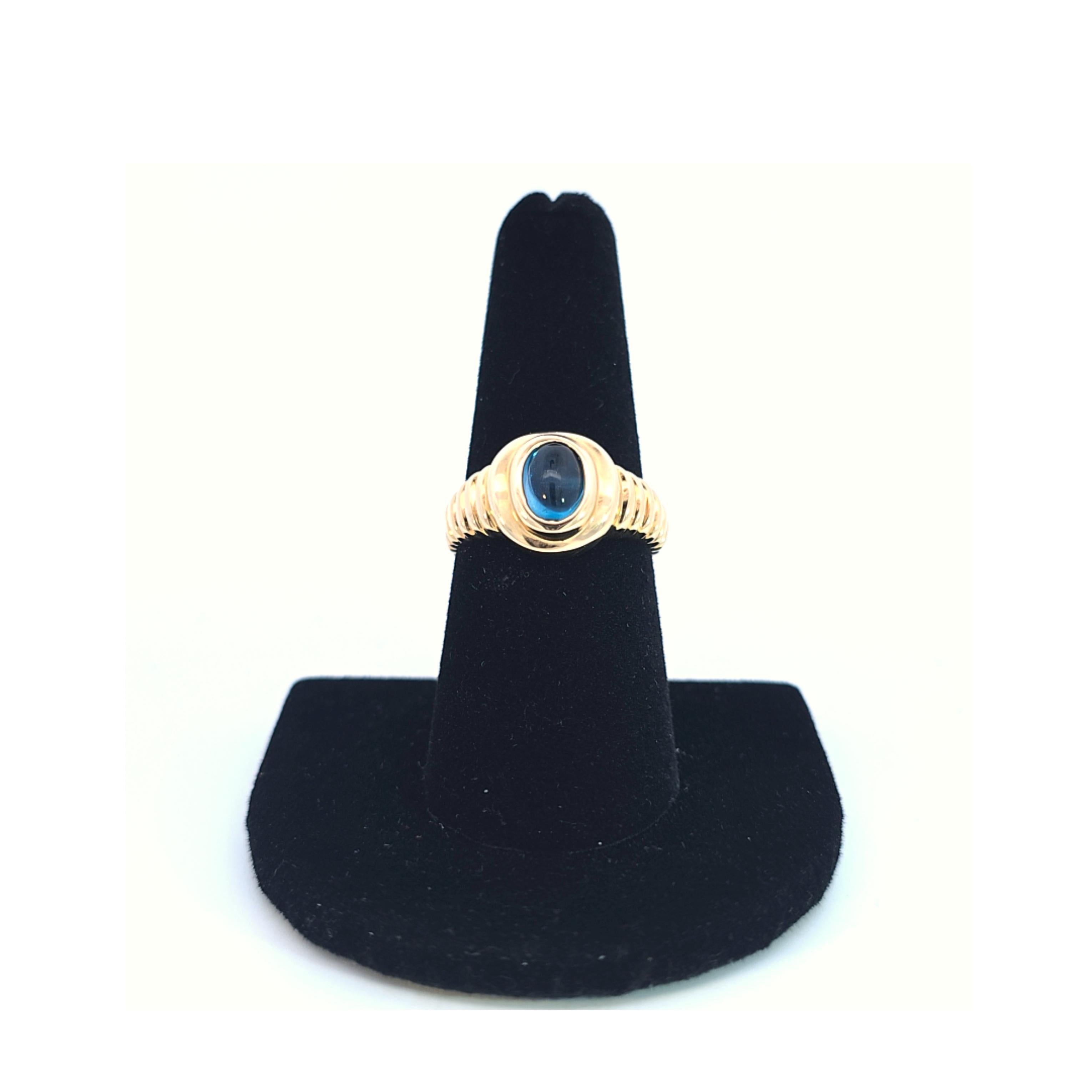 Anello con topazio blu cabochon in oro giallo 14 carati in vendita 1