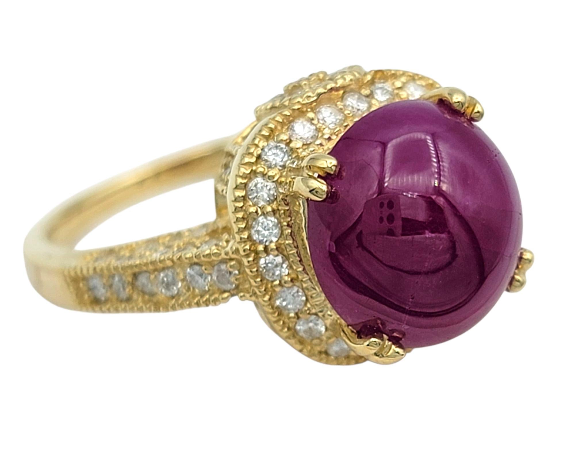 Contemporaneo Cabochon Burmese Ruby and Diamond Halo Cocktail Ring in 14 Karat Yellow Gold in vendita