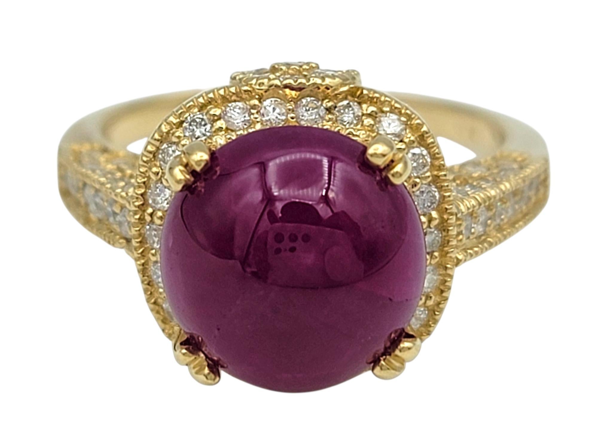 Cabochon Burmese Ruby and Diamond Halo Cocktail Ring in 14 Karat Yellow Gold in vendita 1