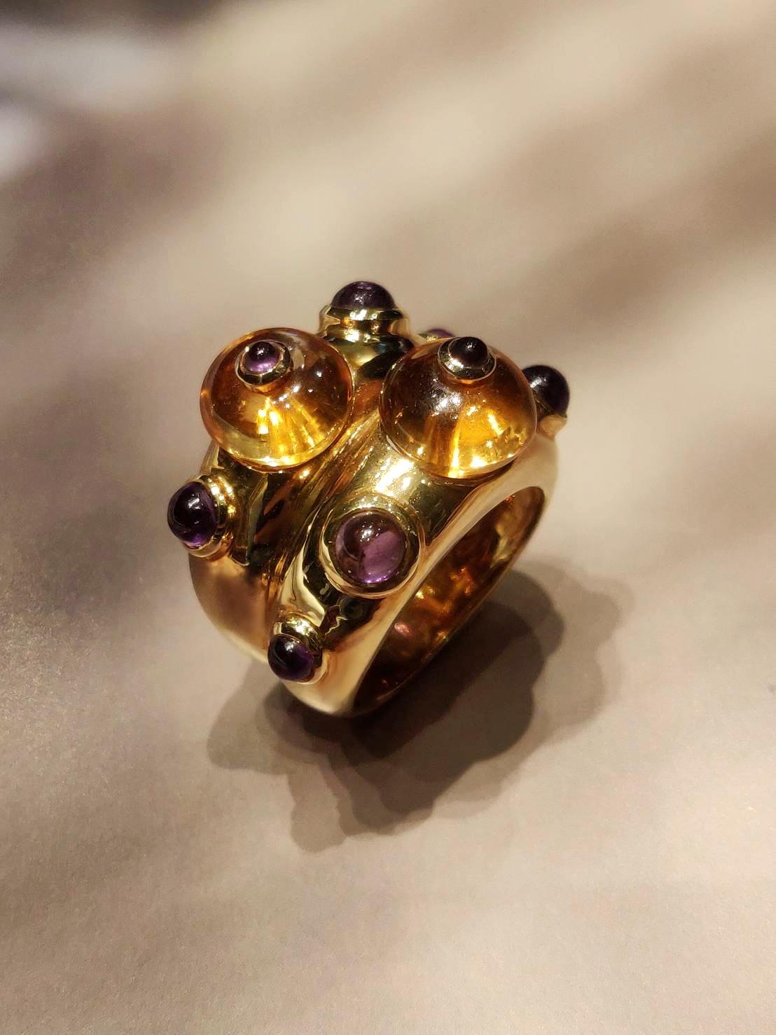 Doppel konvexer Cabochon-Ring aus 18 Karat Gelbgold mit Citrin und Amethyst im Zustand „Neu“ im Angebot in Bangkok, TH