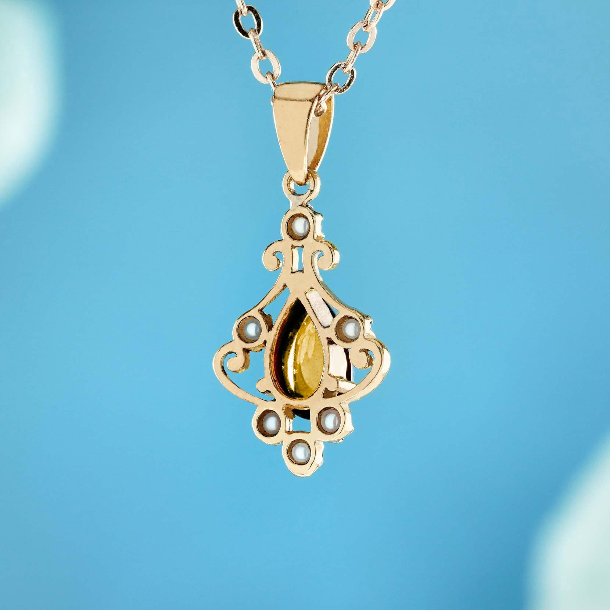 Taille poire Pendentif en or jaune 14 perles et citrine cabochon de style vintage en vente