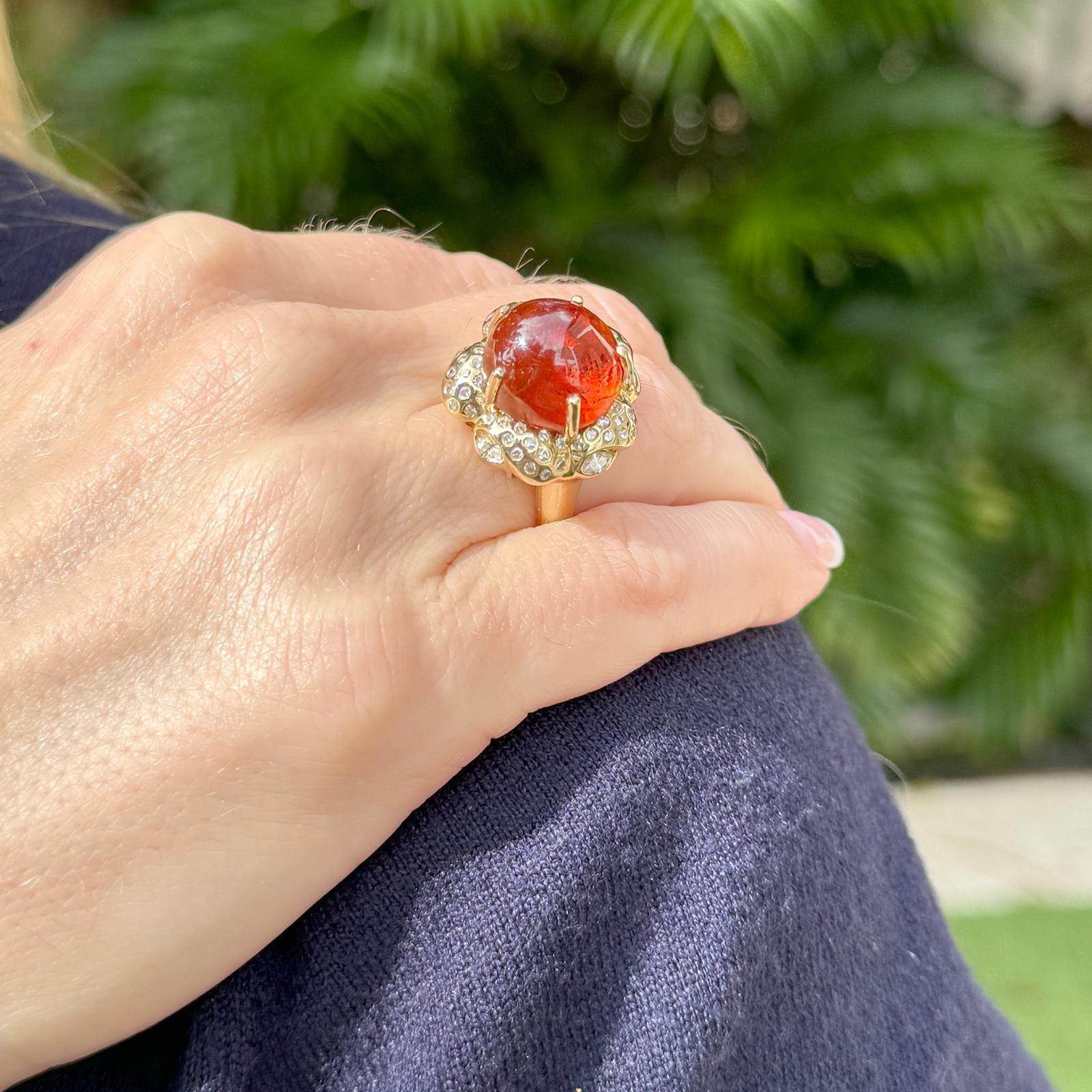 Cabochon Citrine & Diamond 14 Karat Yellow Gold Vintage Ring In Excellent Condition For Sale In Boca Raton, FL
