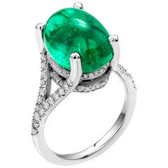 Cabochon Colombia Emerald Diamond Cluster Gold Ring Weighing 11.05 Carat