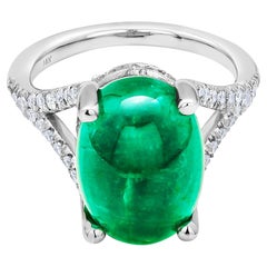 Cabochon Colombia Emerald Diamond Cluster Gold Ring Weighing 11.05 Carat