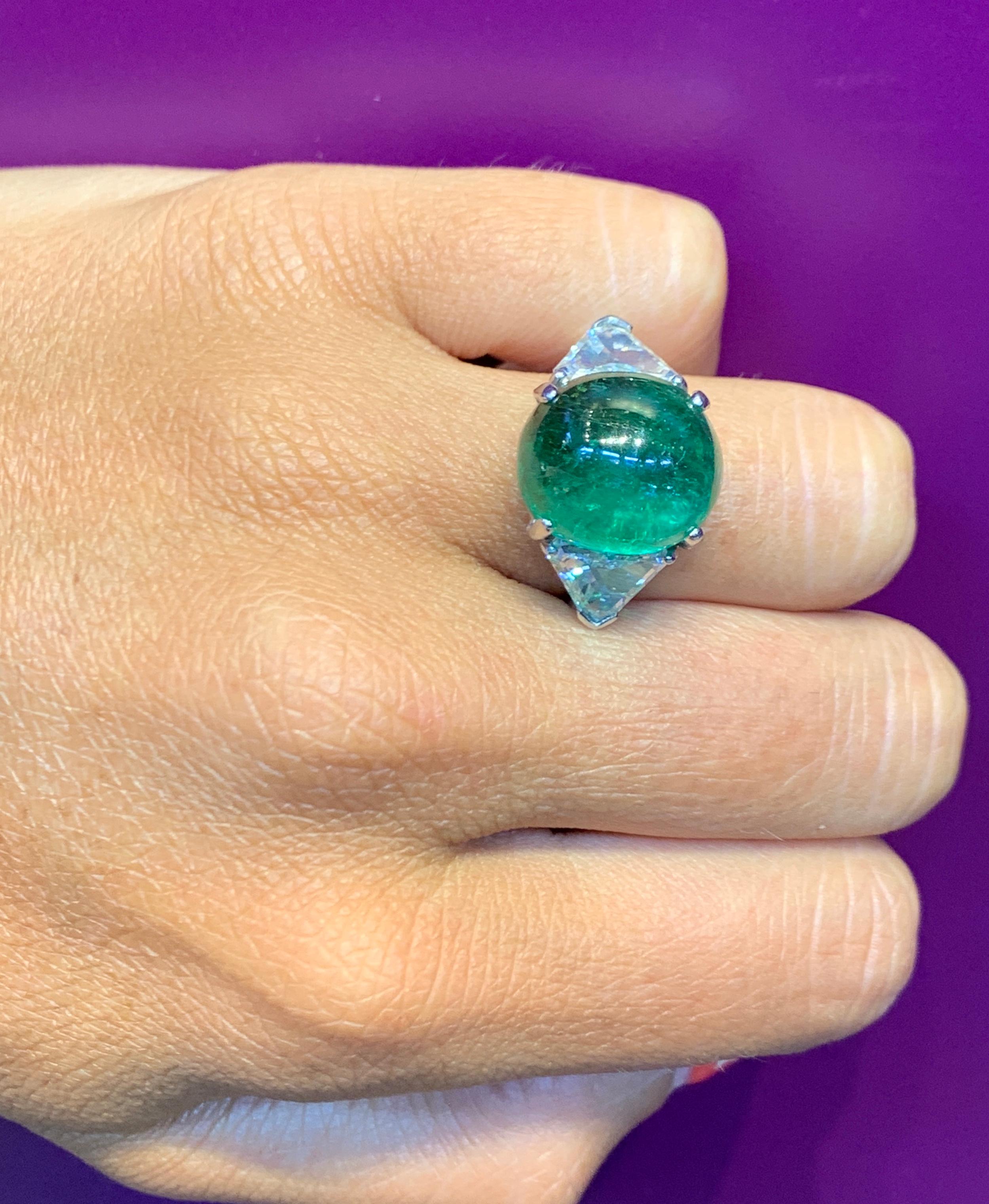 Cabochon Colombian Emerald and Diamond Three-Stone Ring In Excellent Condition For Sale In New York, NY