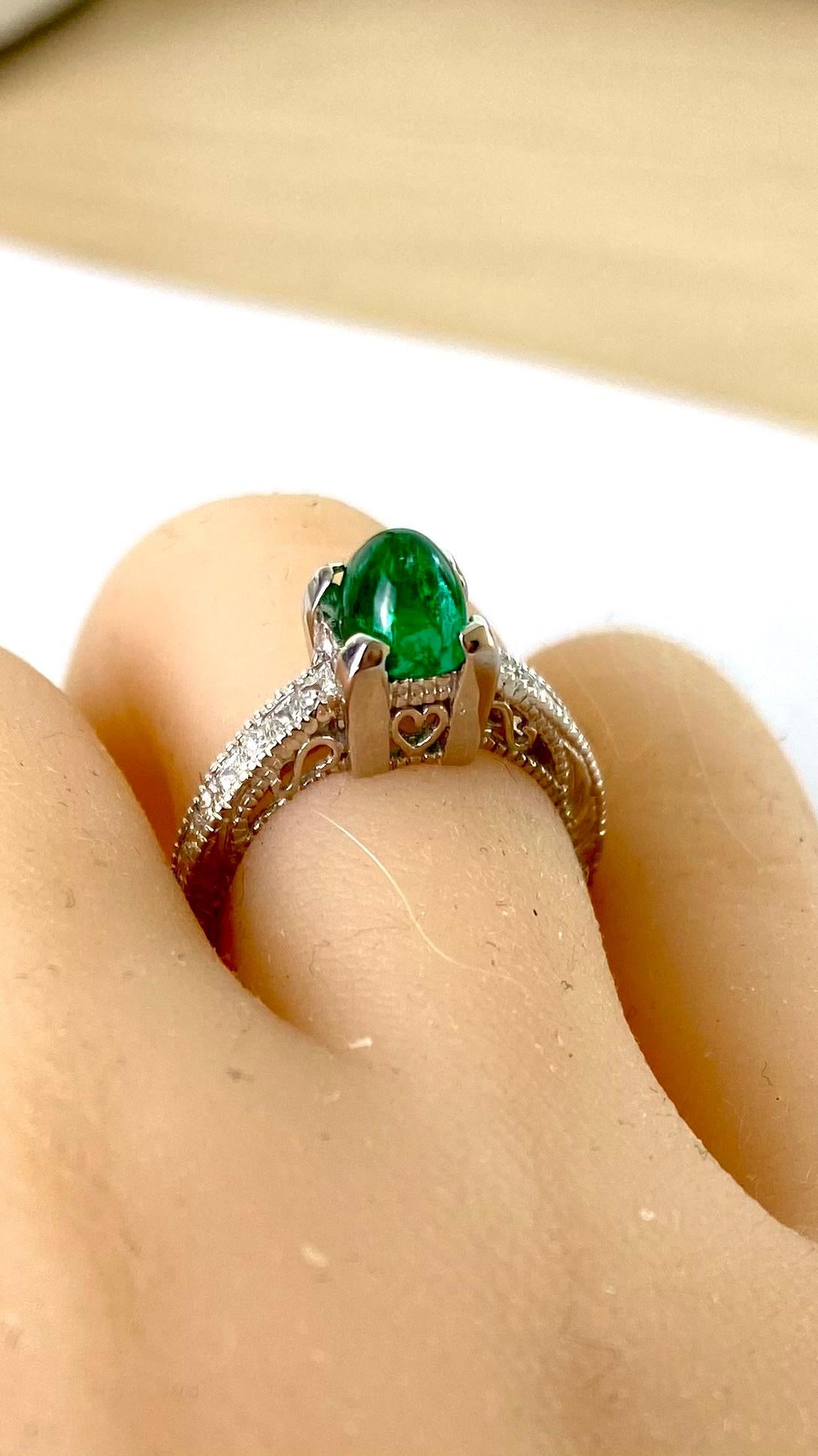 Contemporary Cabochon Colombian Emerald Princess Diamond 2.10 Carat Milgrain Engraved Ring  For Sale