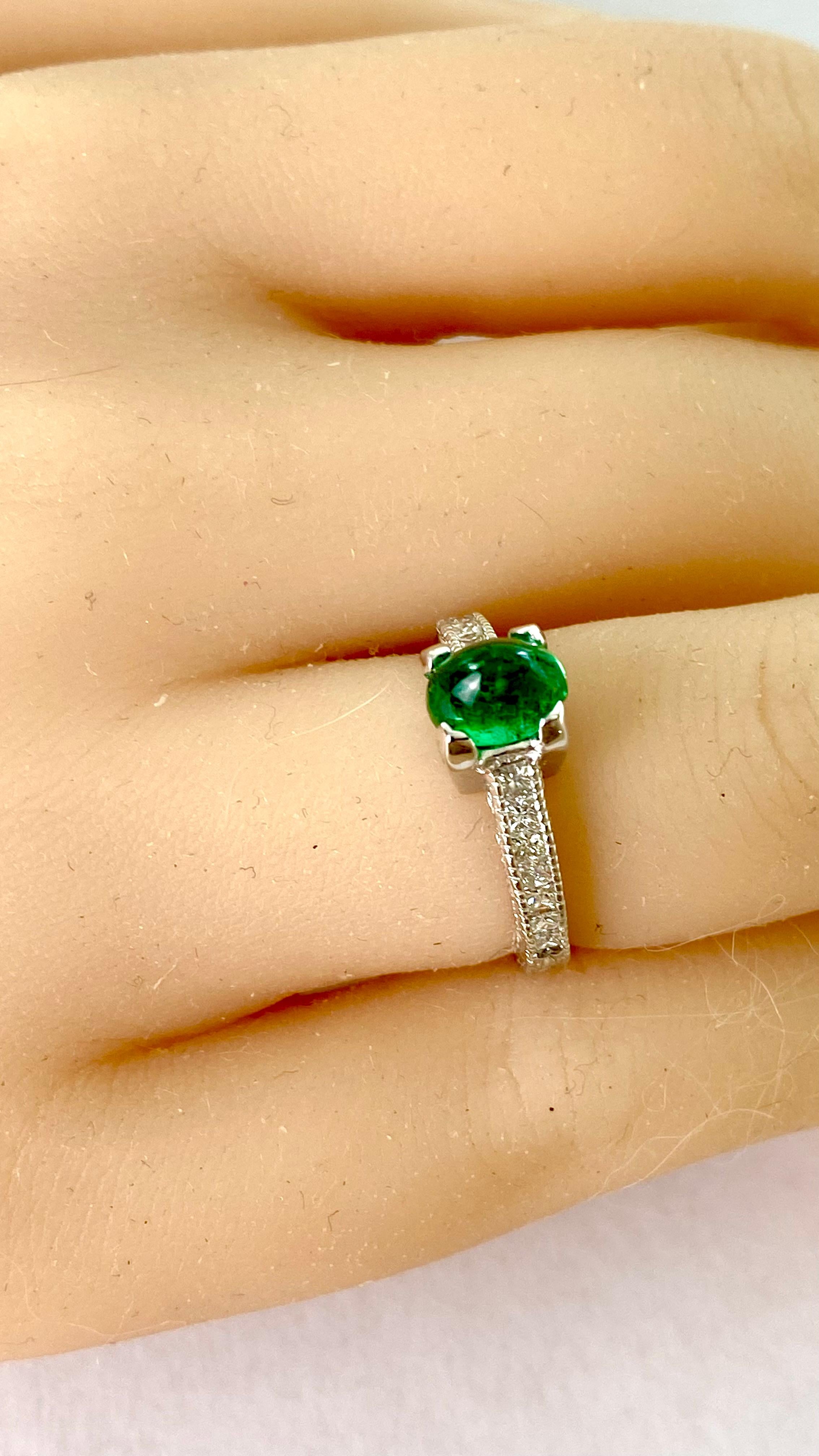 Cabochon Colombian Emerald Princess Diamond 2.10 Carat Milgrain Engraved Ring  In New Condition For Sale In New York, NY