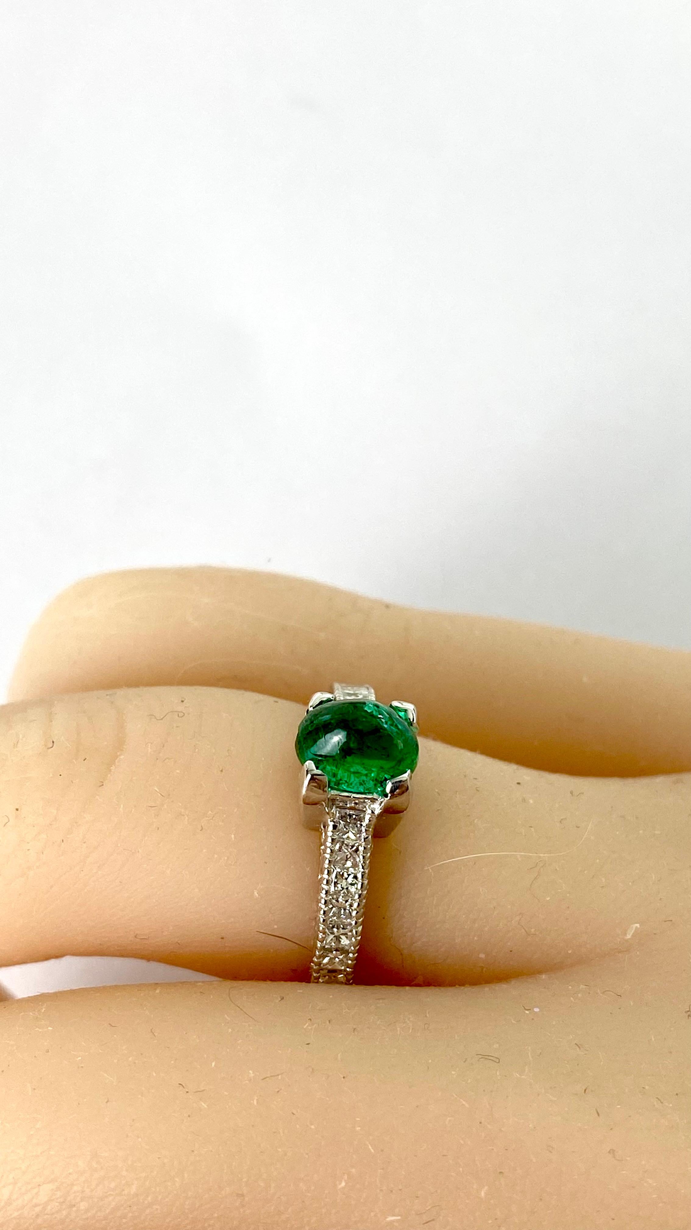 Cabochon Colombian Emerald Princess Diamond 2.10 Carat Milgrain Engraved Ring  For Sale 3