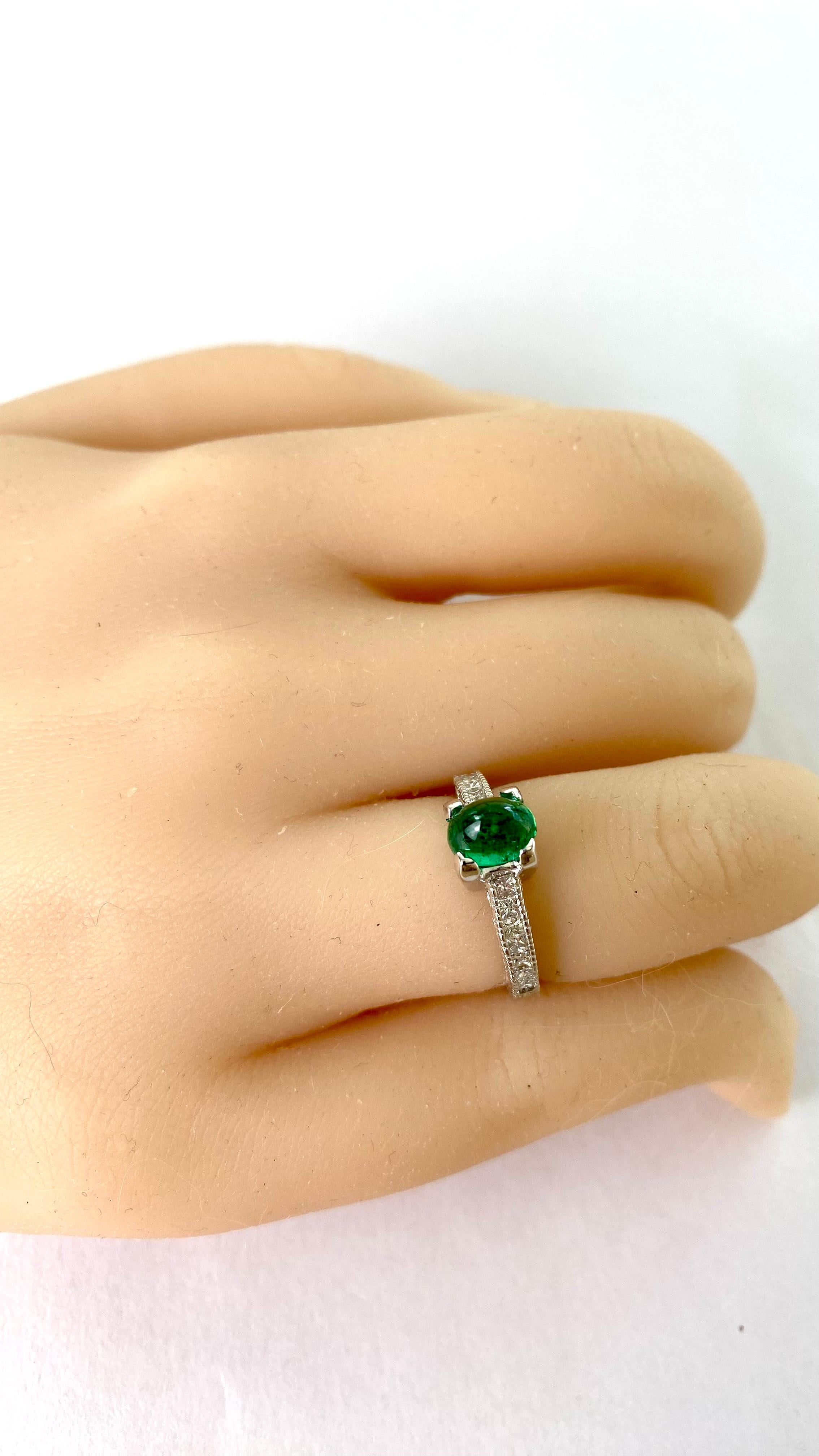 Cabochon Colombian Emerald Princess Diamond 2.10 Carat Milgrain Engraved Ring  For Sale 4