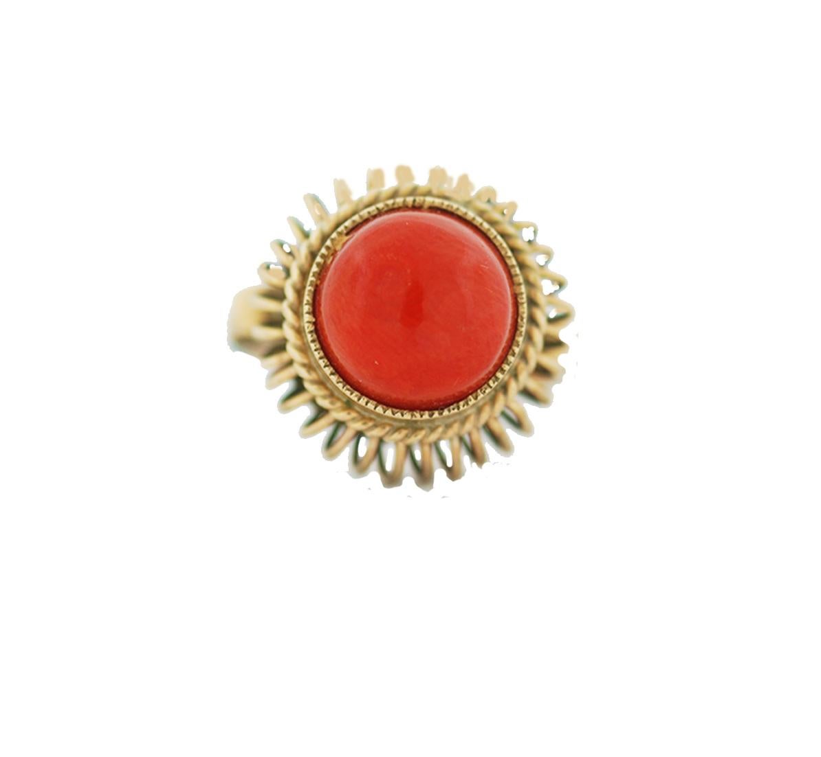 Cabochon Koralle Ring Retro 1960er Jahre 14 Karat Gelbgold im Zustand „Gut“ in Laguna Hills, CA