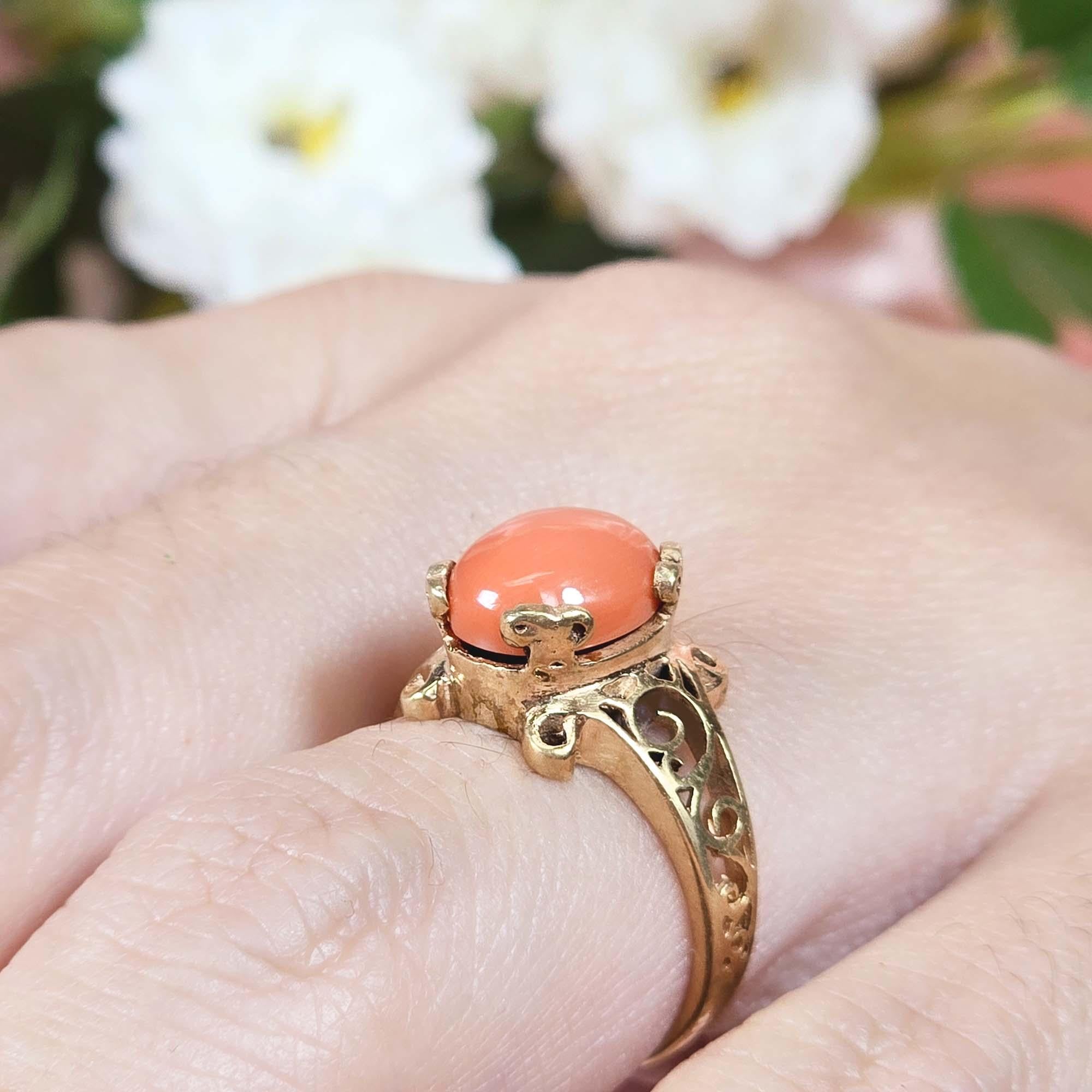 Cabochon Coral Vintage Style Filigree Ring in Solid 9K Yellow Gold For Sale 2