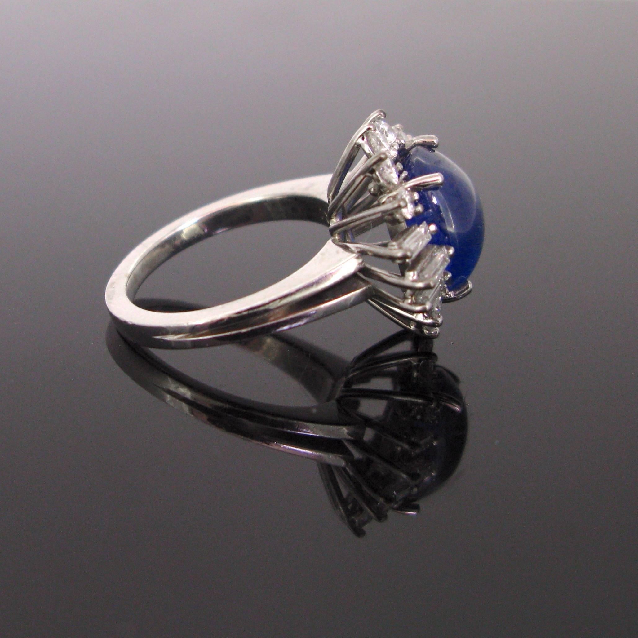 Cabochon Cut Ceylan Sapphire and Diamond Cluster White Gold Band Ring In Good Condition In London, GB