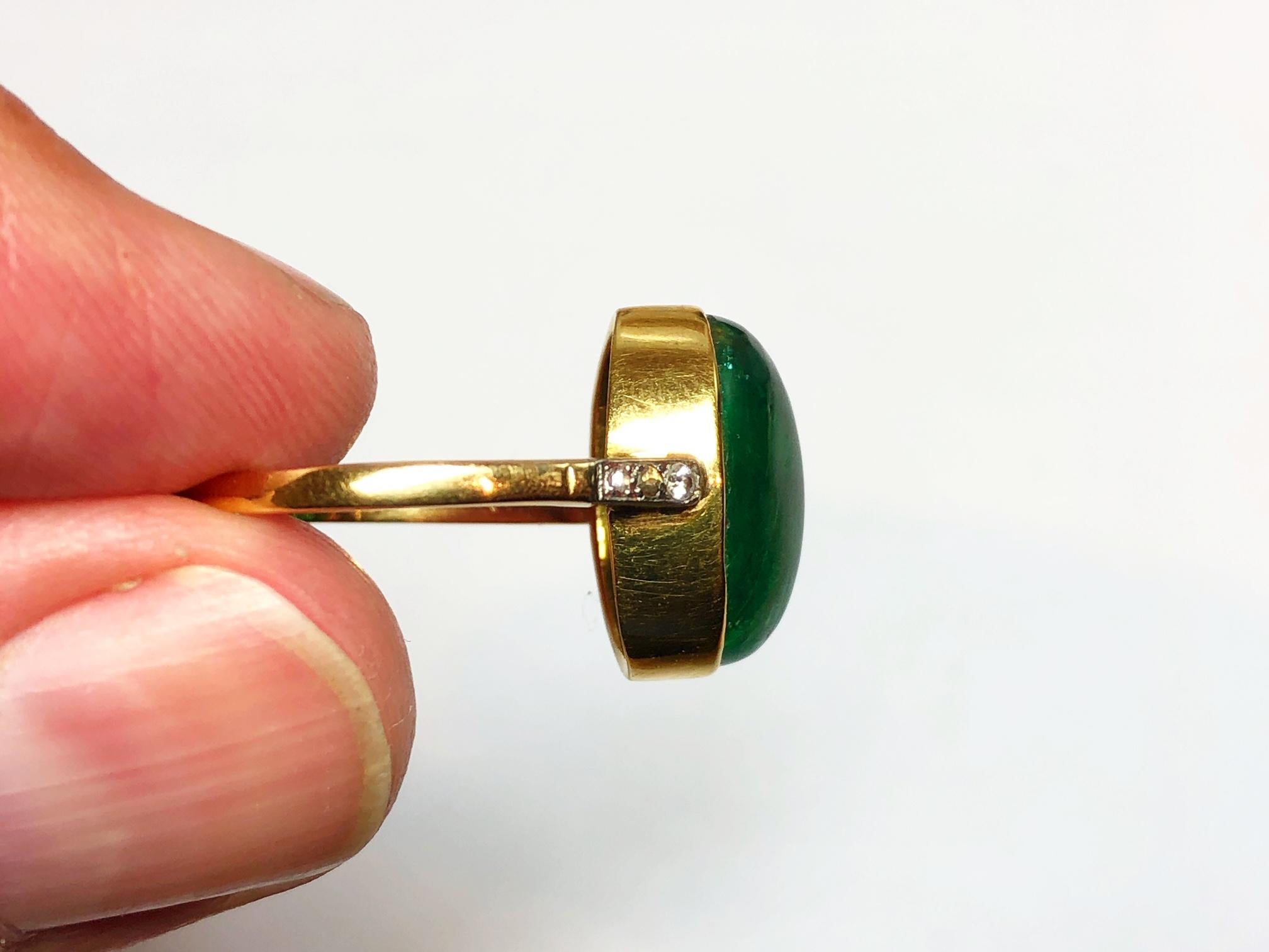 Art Deco Cabochon Cut Emerald Diamond 18 Carat Gold Ring, Circa 1920 In Good Condition In London, GB