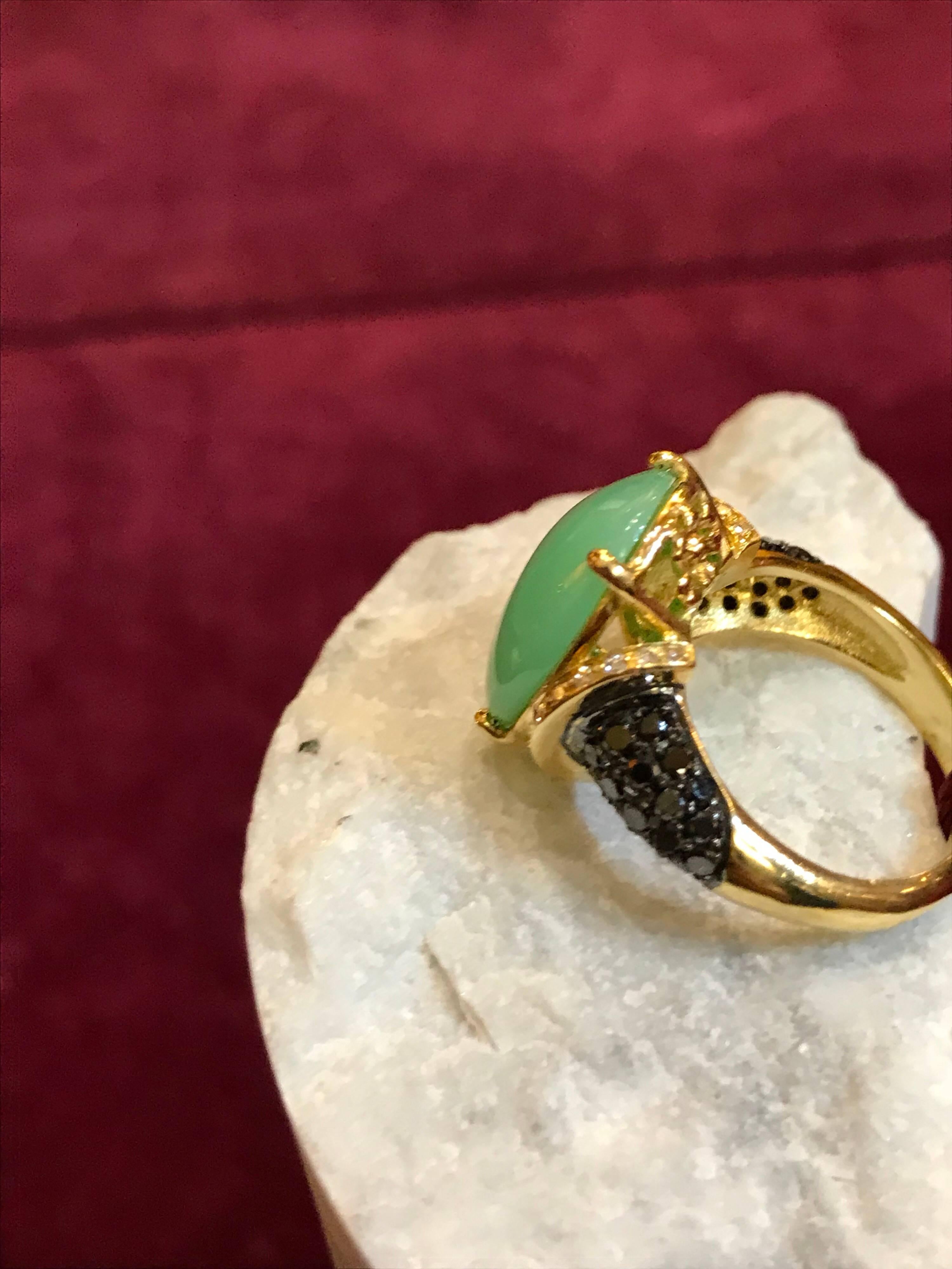 Cabochon Cut Green Chrysoprase and Black Diamond 18kt Yellow Gold Cocktail Ring  1